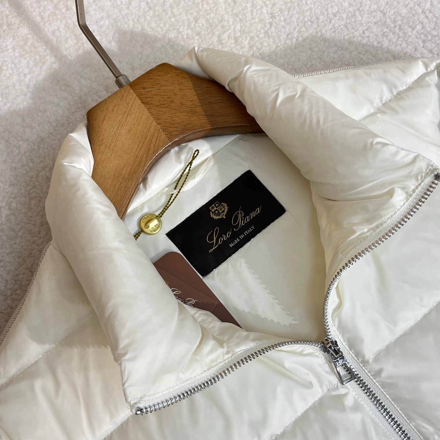 羽绒服 白色细节