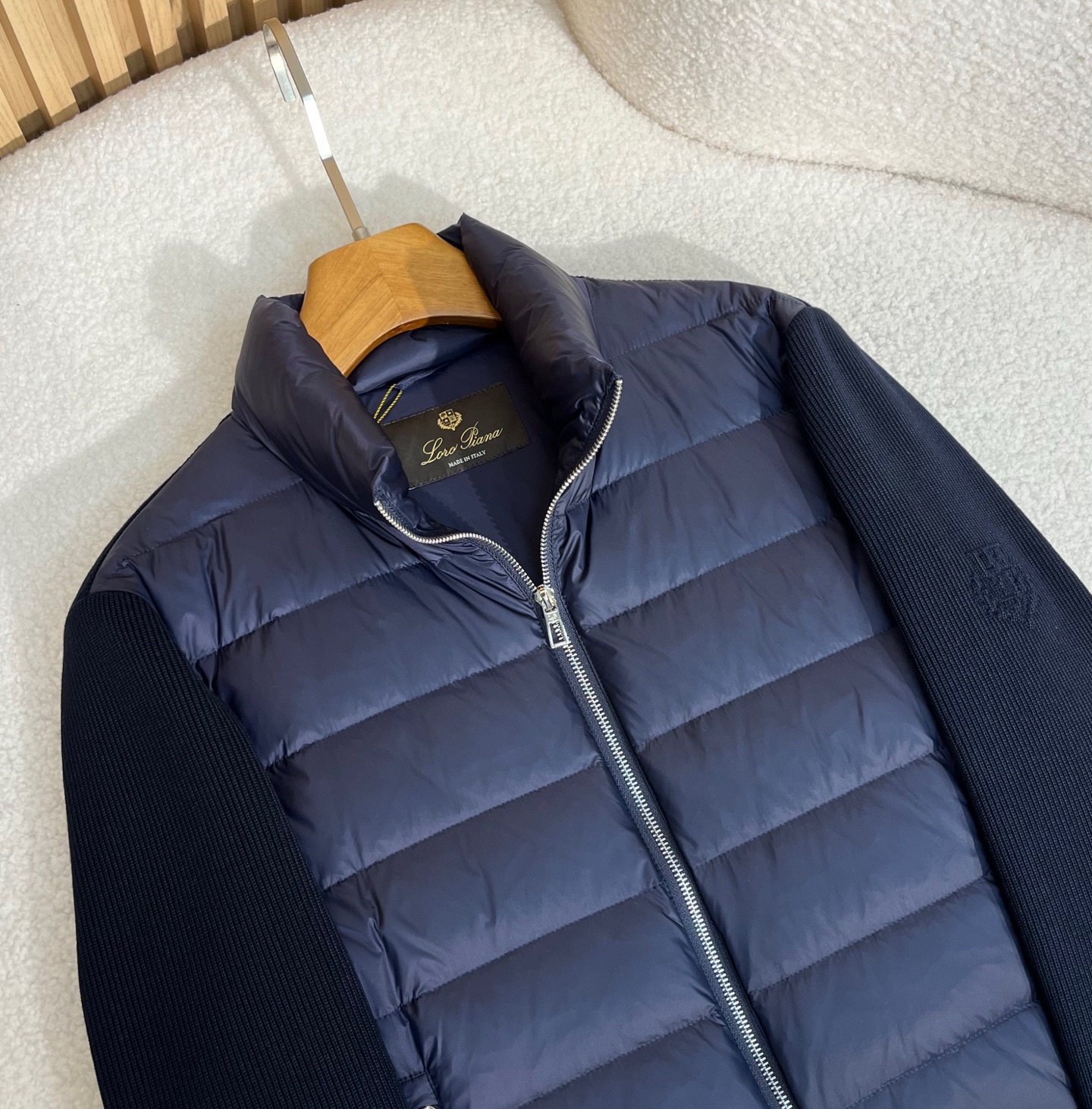 羽绒服 藏青色细节