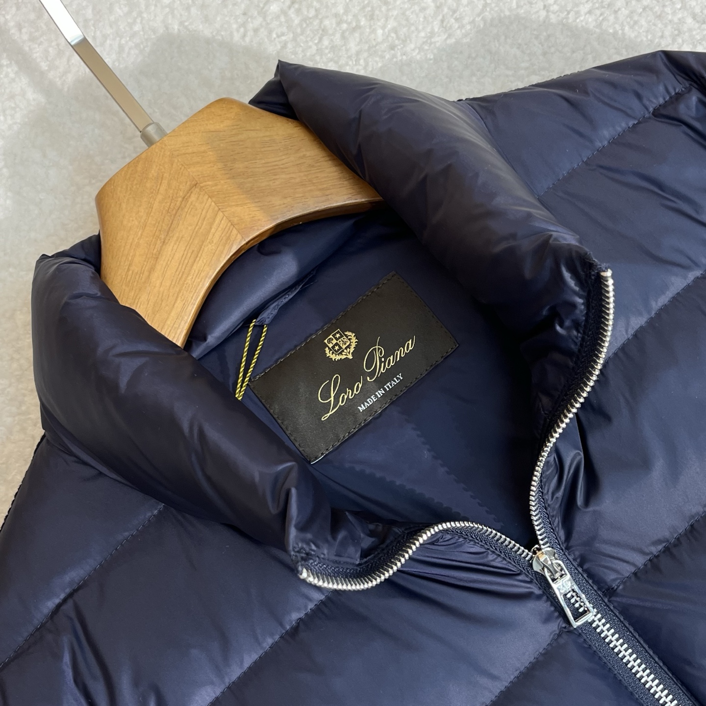 羽绒服 藏青色细节