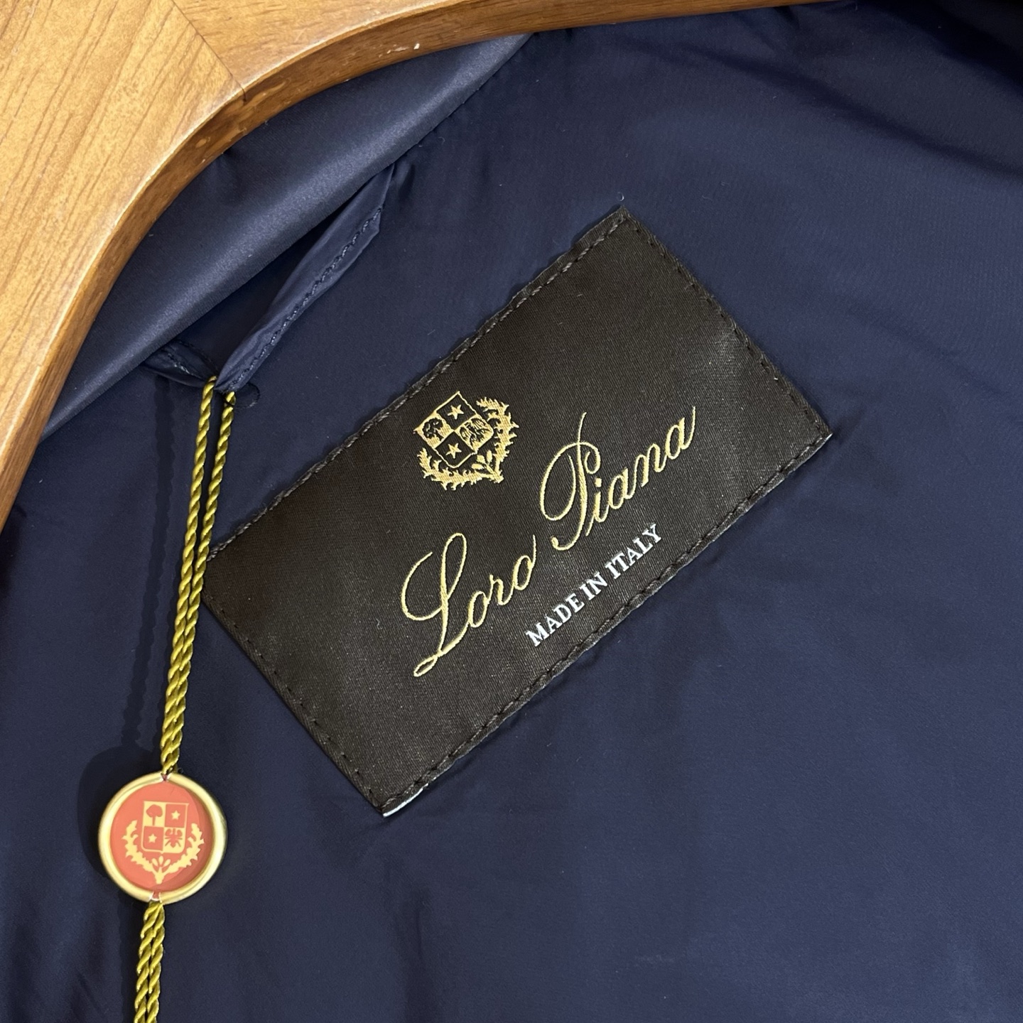 羽绒服 藏青色细节