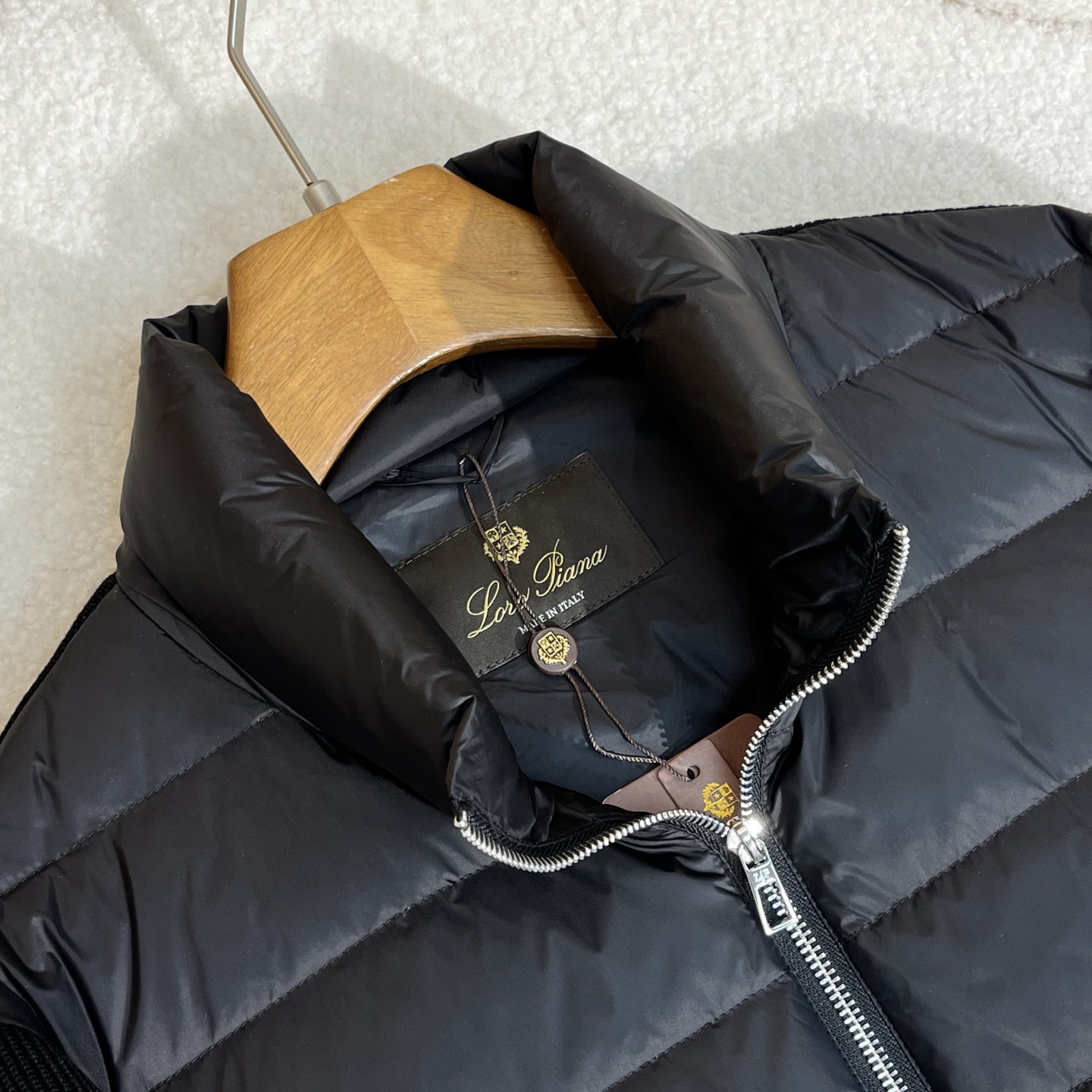 羽绒服 黑色细节