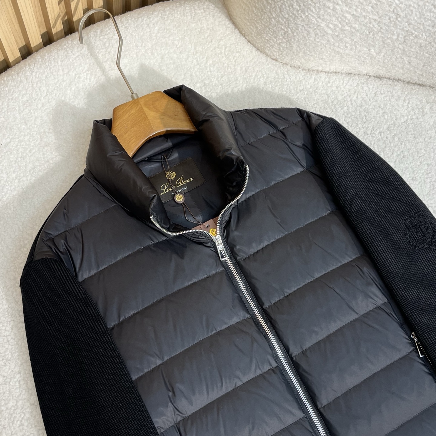 羽绒服 黑色细节