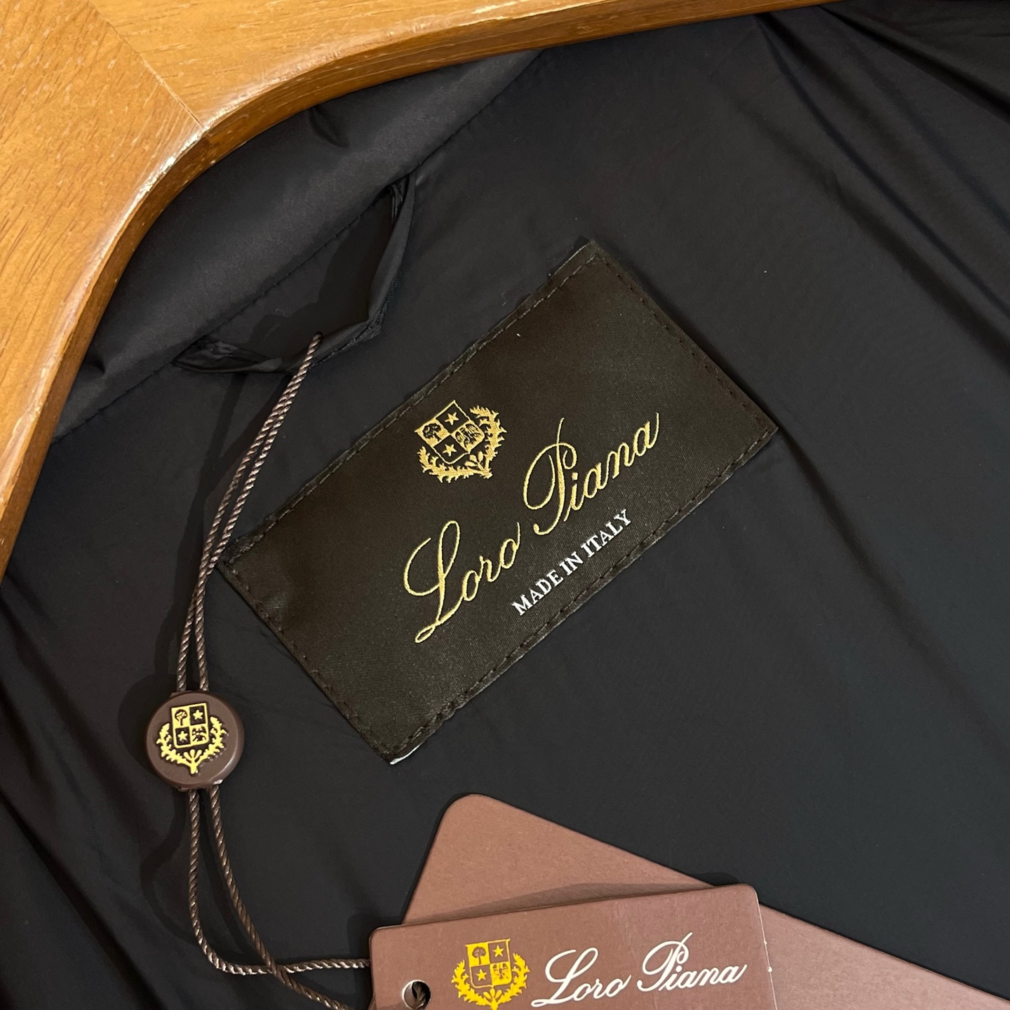 羽绒服 黑色细节