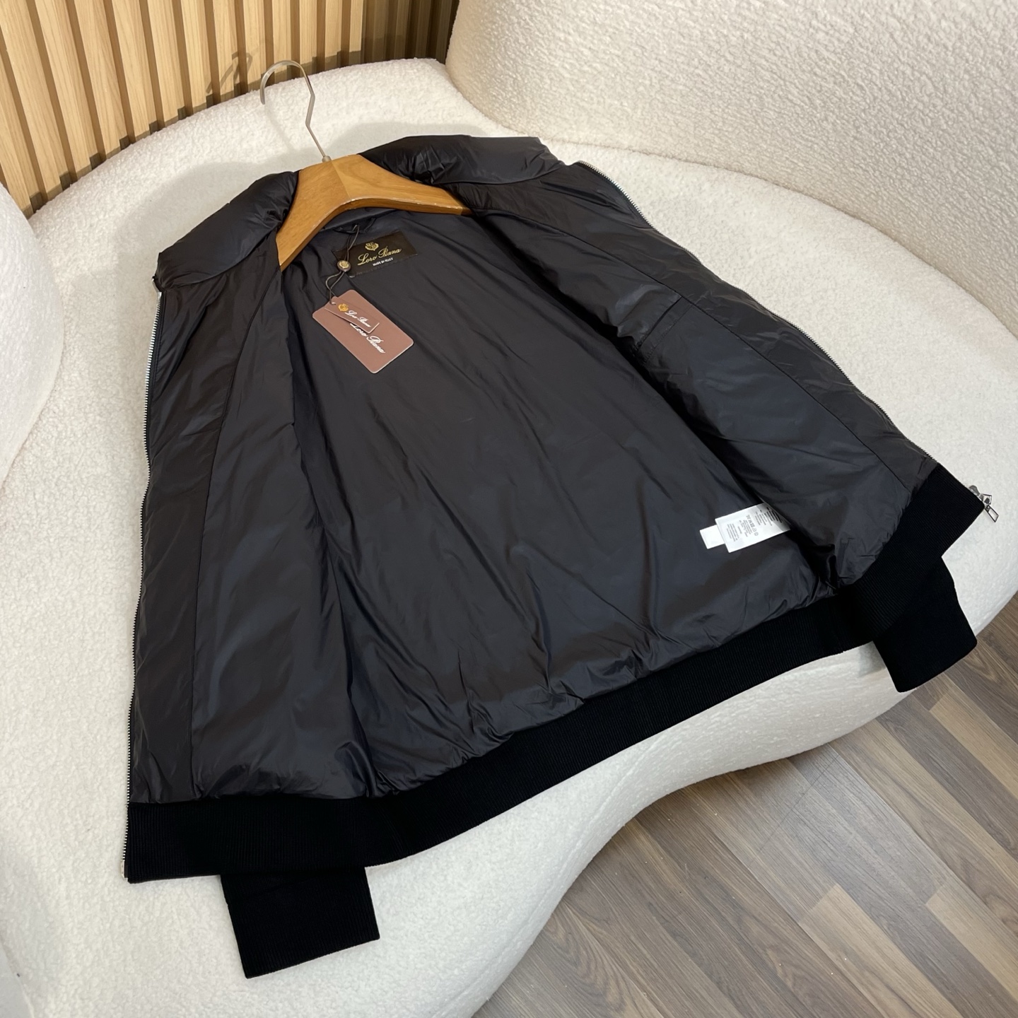 羽绒服 黑色细节