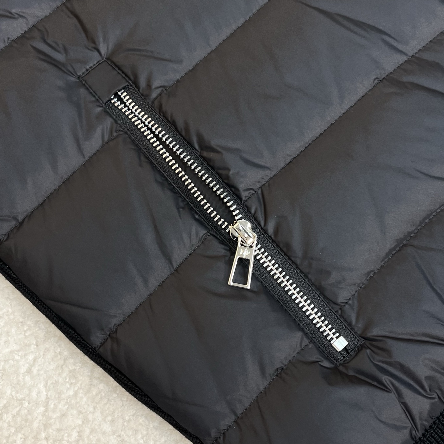 羽绒服 黑色细节