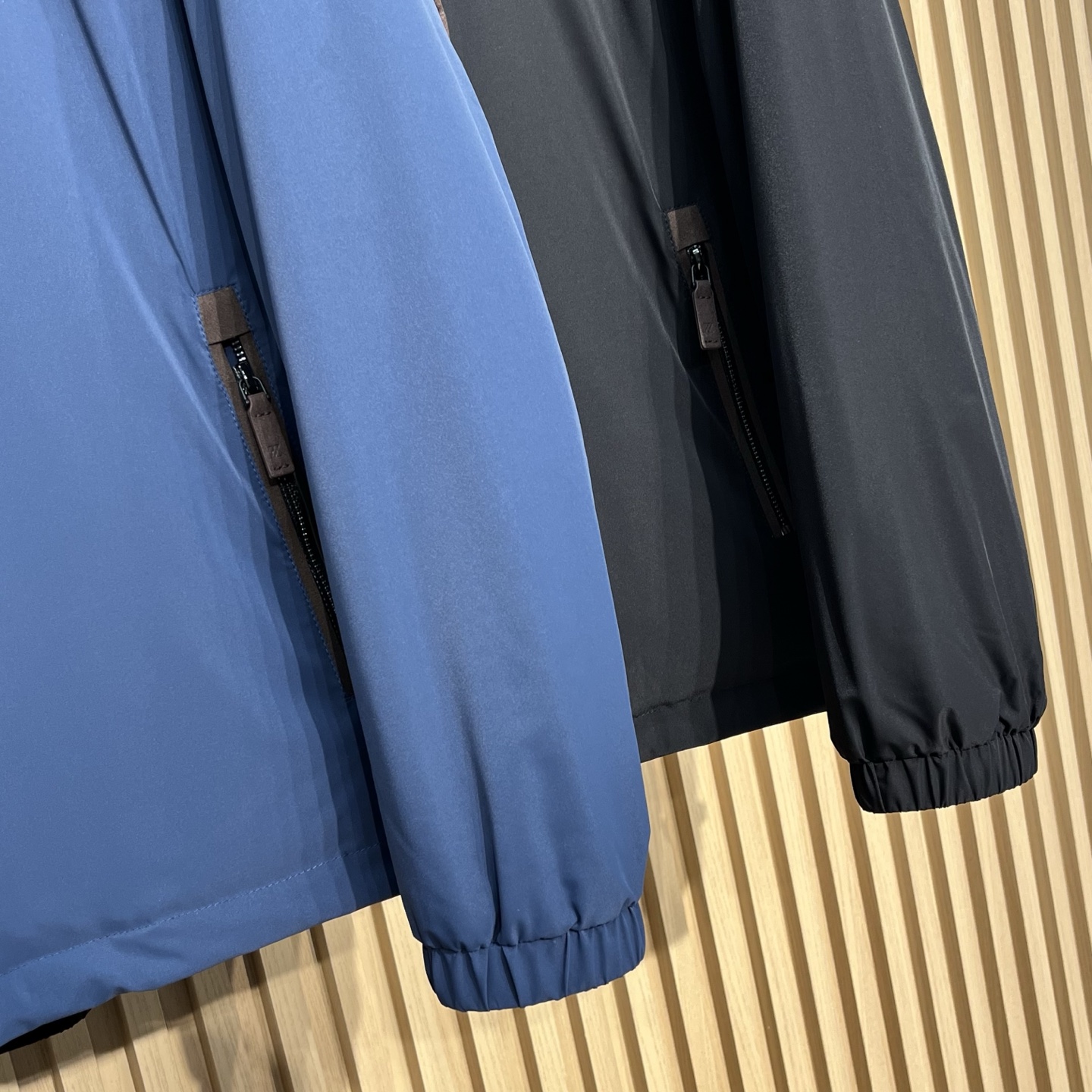 羽绒服 EZ25FW秋冬新款拉链立领轻薄羽绒服夹克，男士经典logo刺绣标识商务休闲百搭薄款羽绒外套！贸