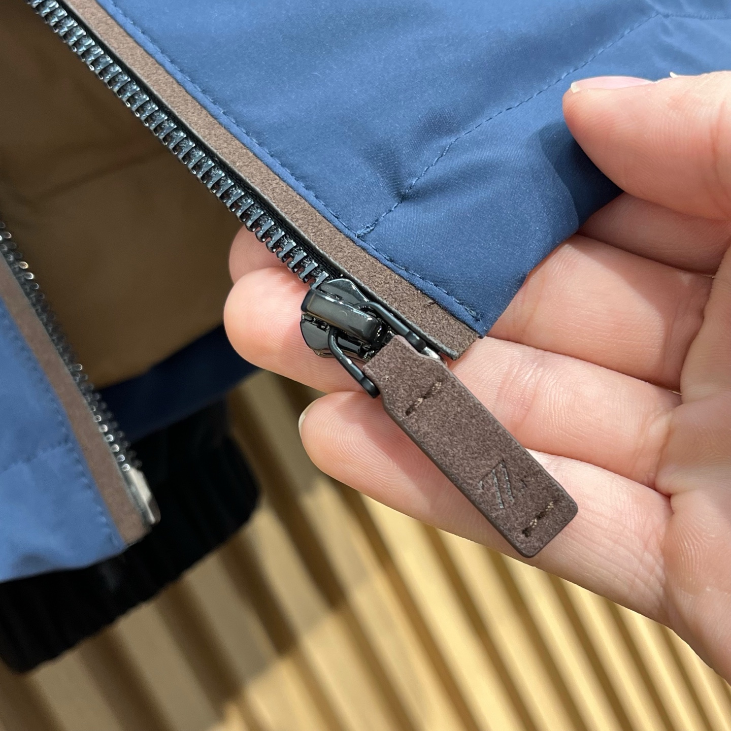 羽绒服 EZ25FW秋冬新款拉链立领轻薄羽绒服夹克，男士经典logo刺绣标识商务休闲百搭薄款羽绒外套！贸