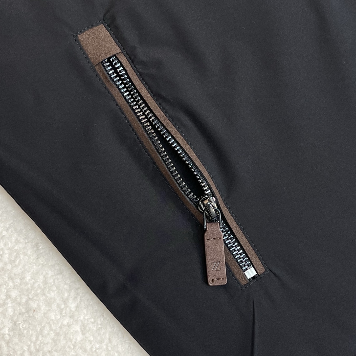 羽绒服 黑色细节