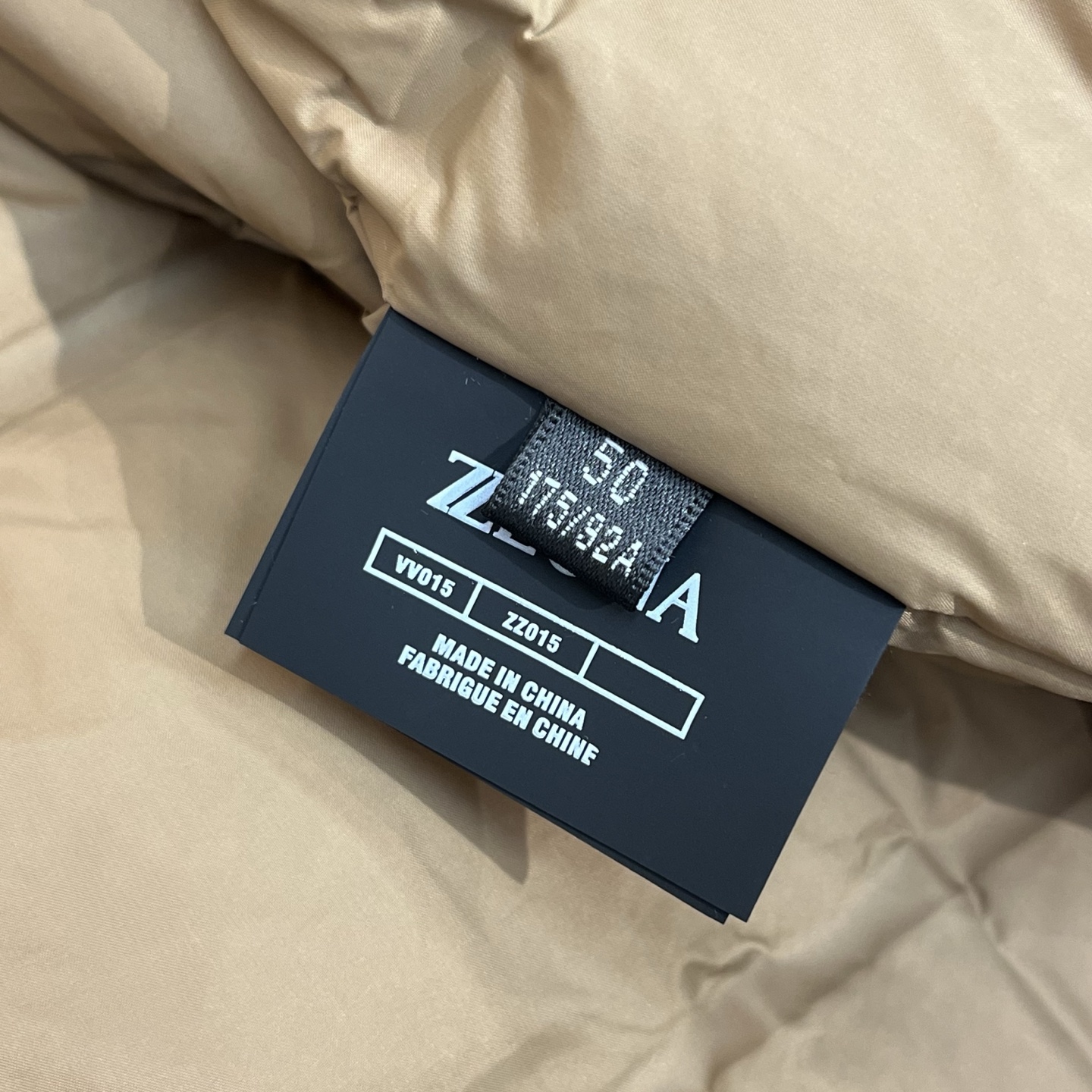 羽绒服 藏青色细节