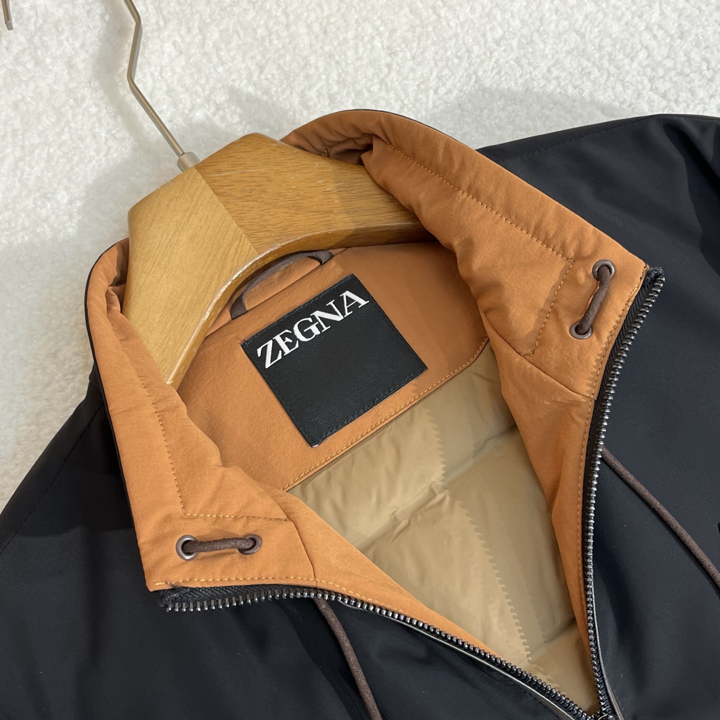 羽绒服 黑色细节