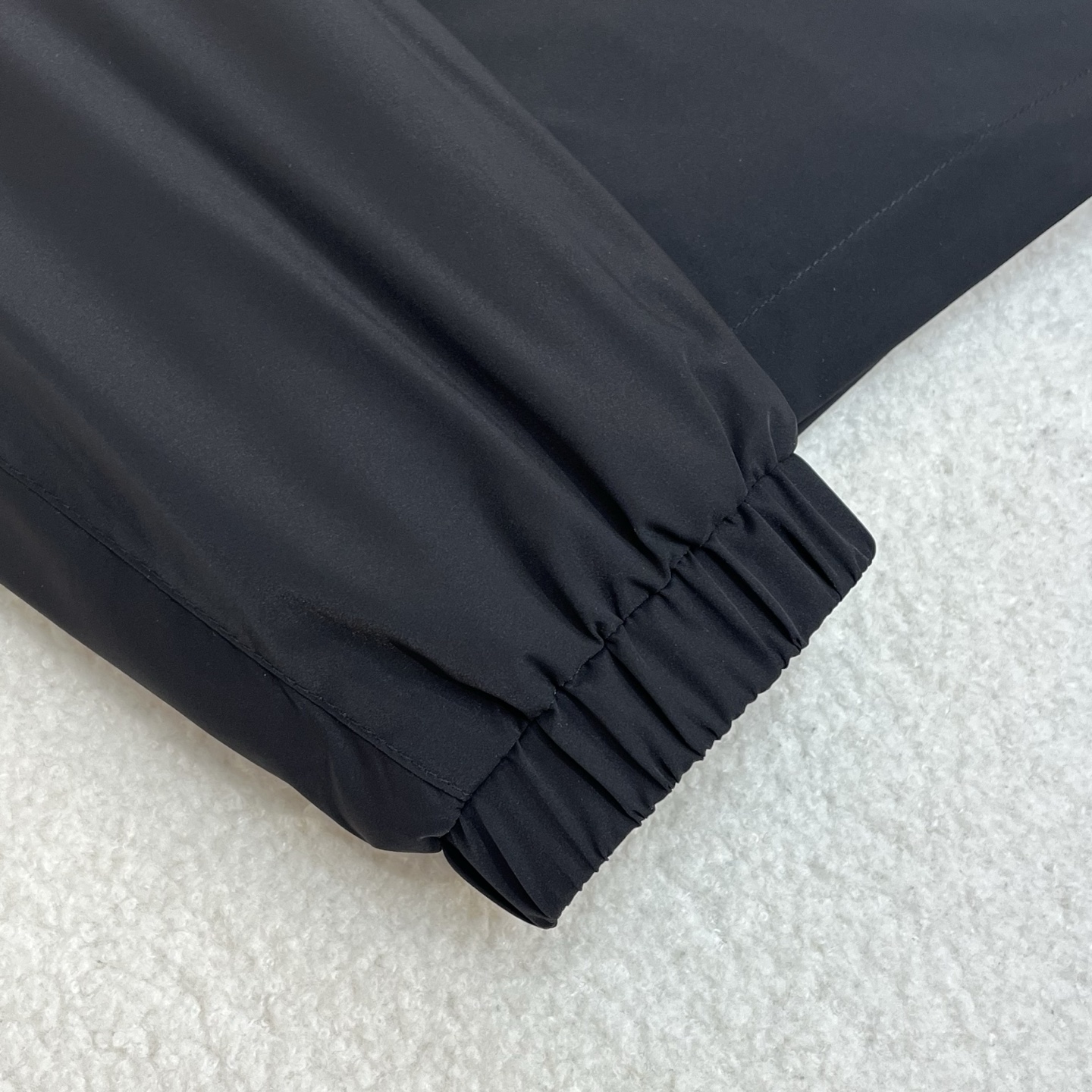 羽绒服 黑色细节