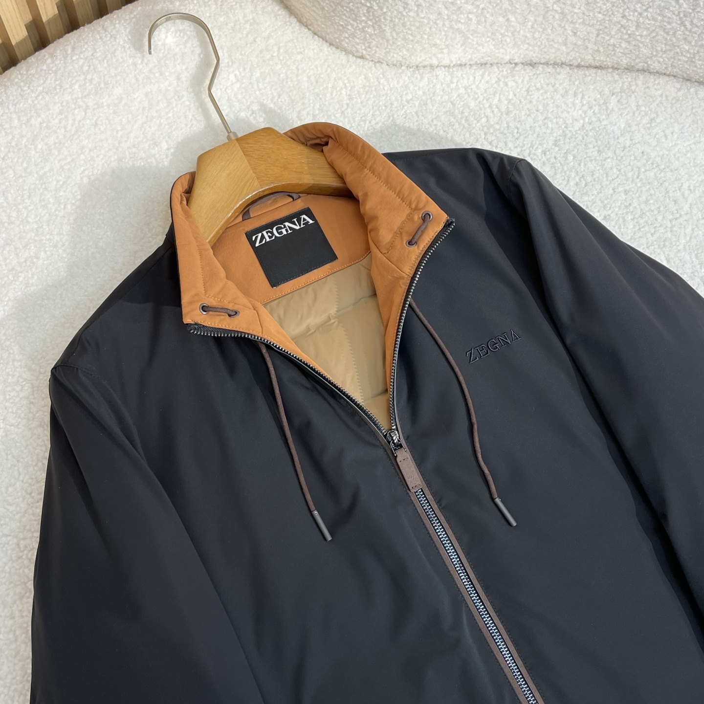 羽绒服 黑色细节