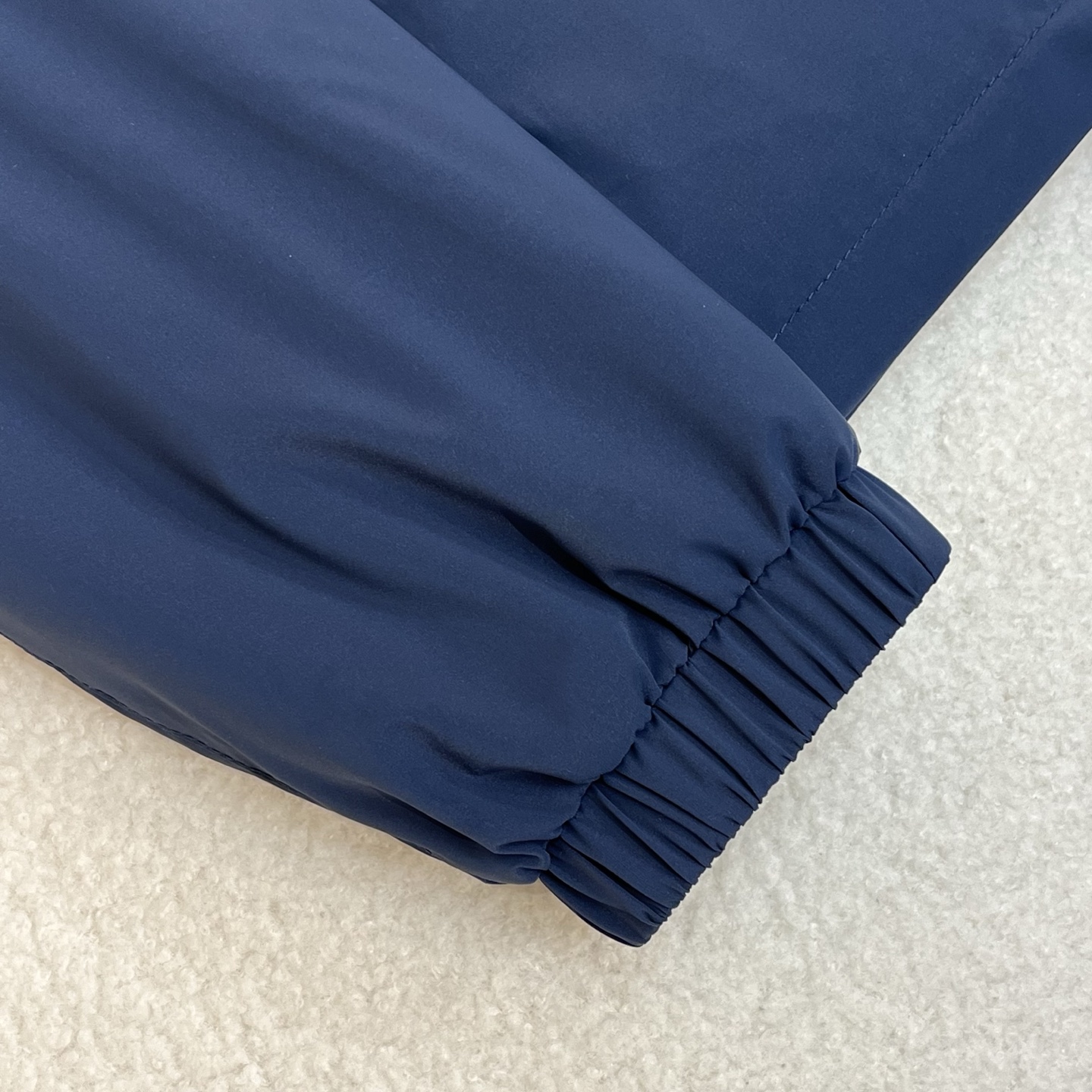 羽绒服 藏青色细节