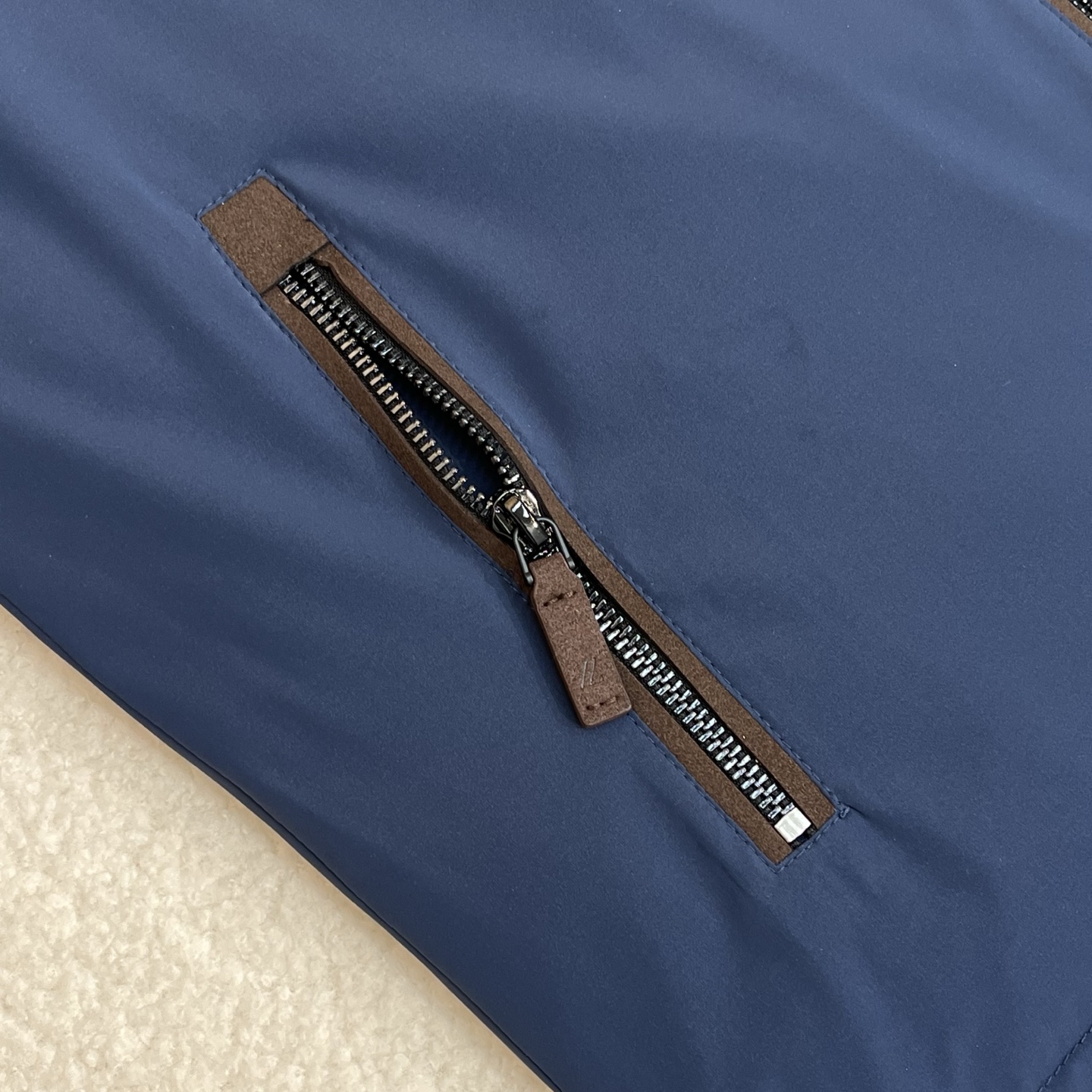 羽绒服 藏青色细节