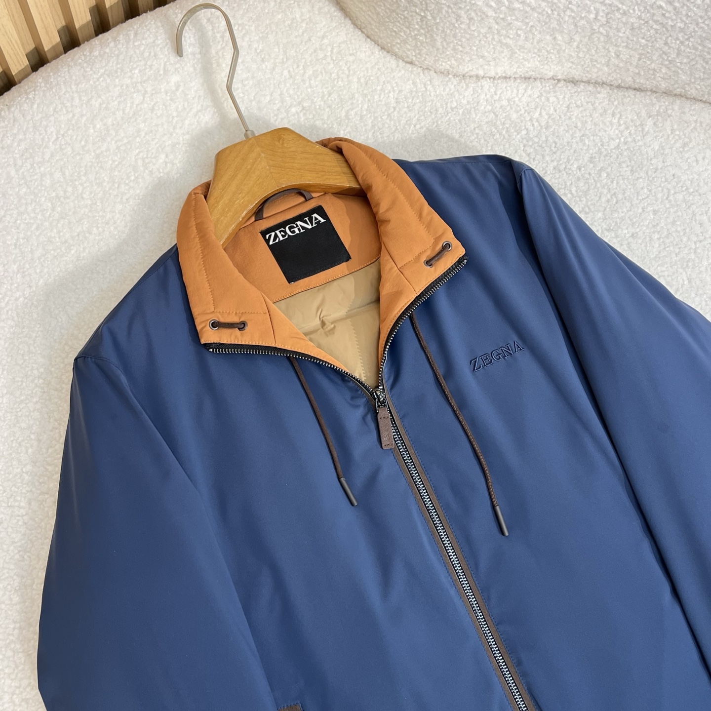 羽绒服 藏青色细节