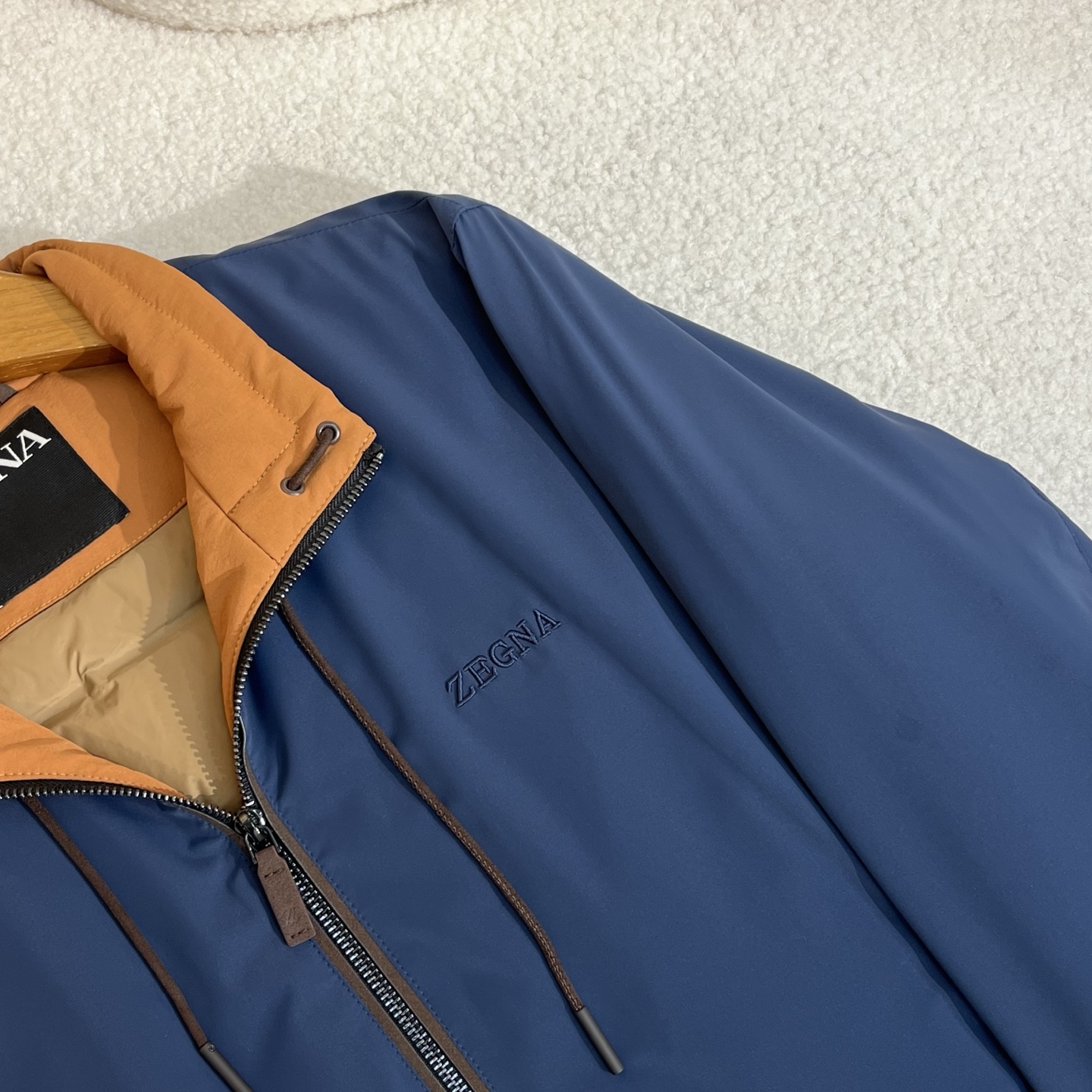 羽绒服 藏青色细节