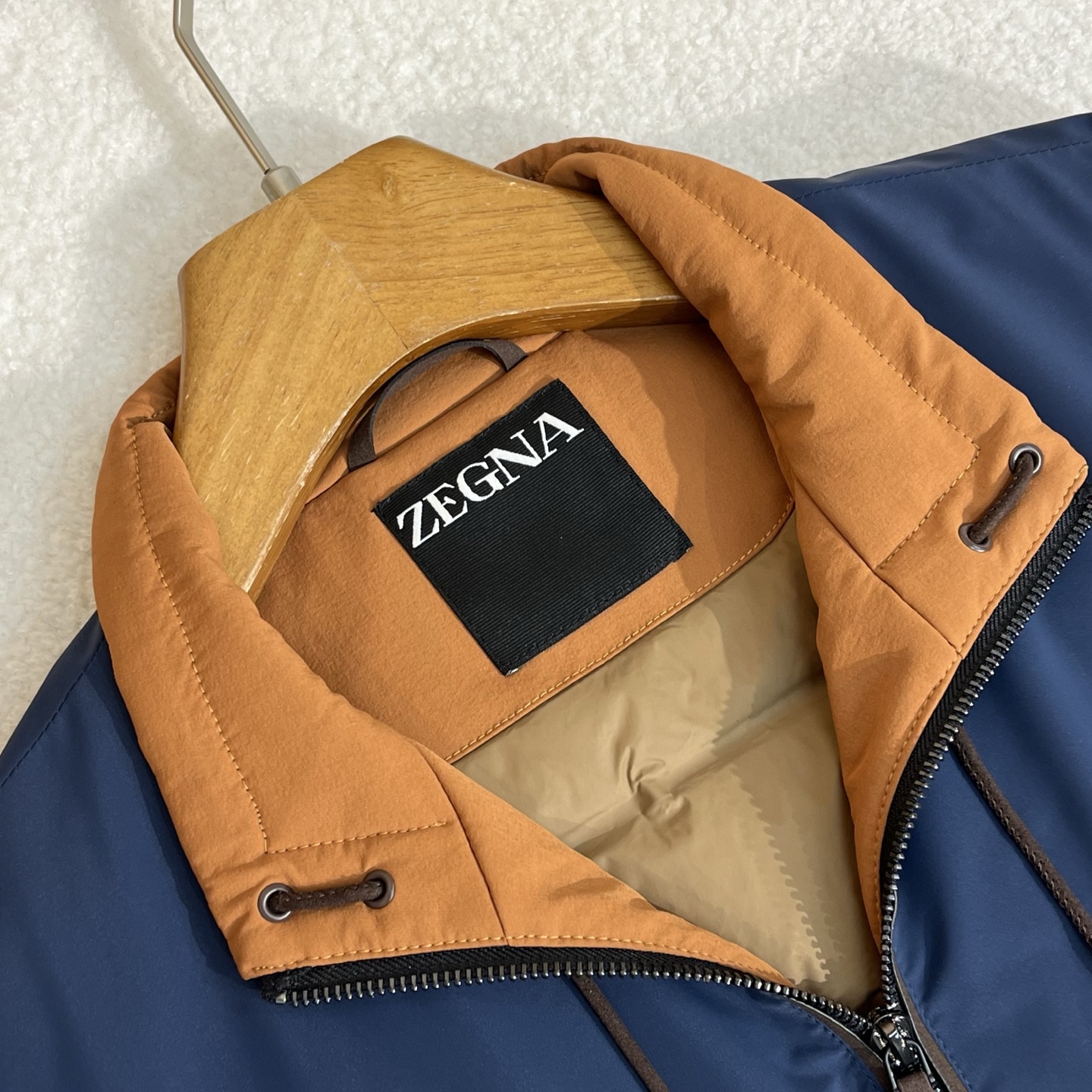 羽绒服 藏青色细节