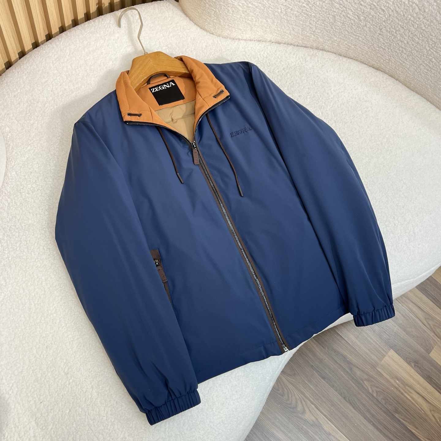 羽绒服 藏青色细节