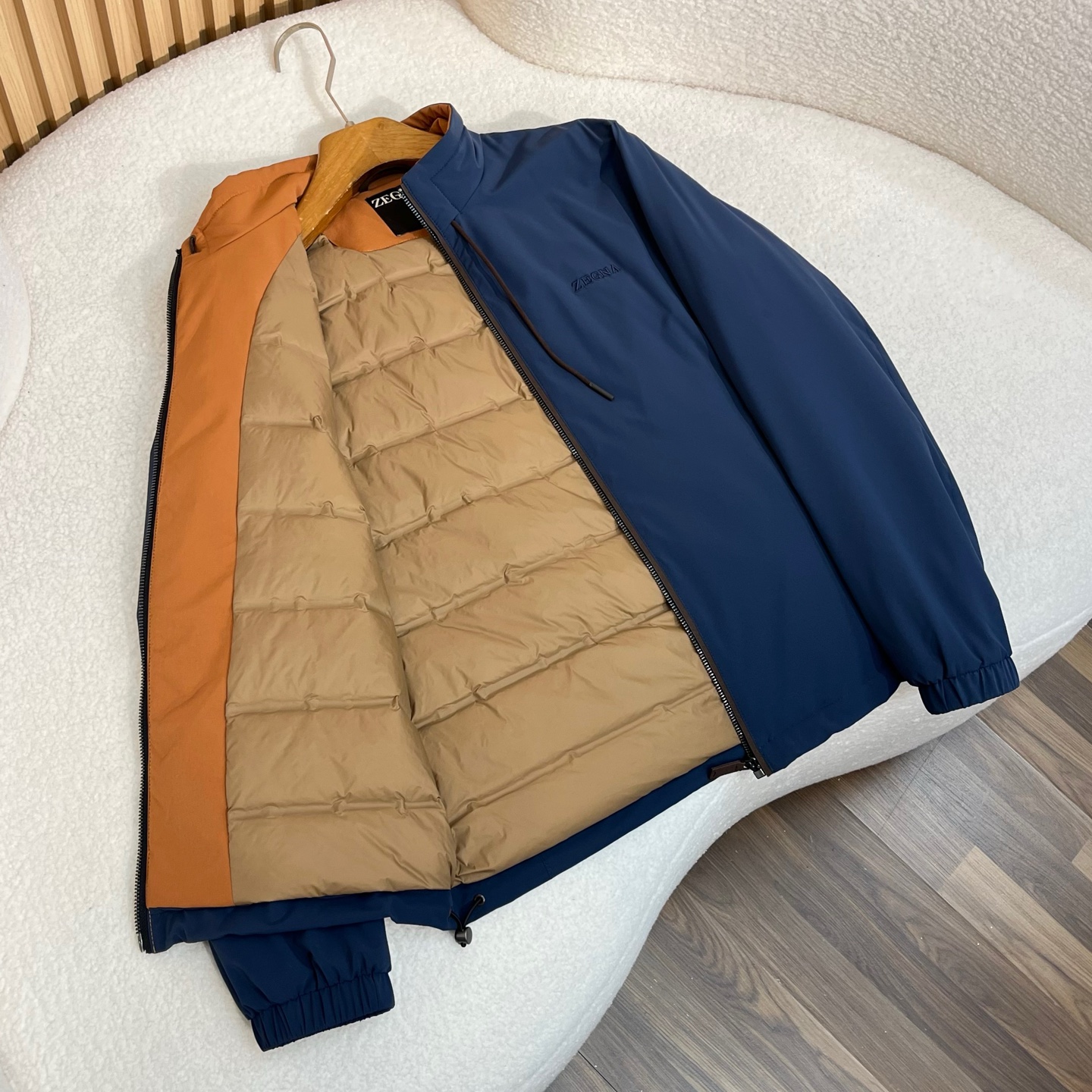 羽绒服 藏青色细节