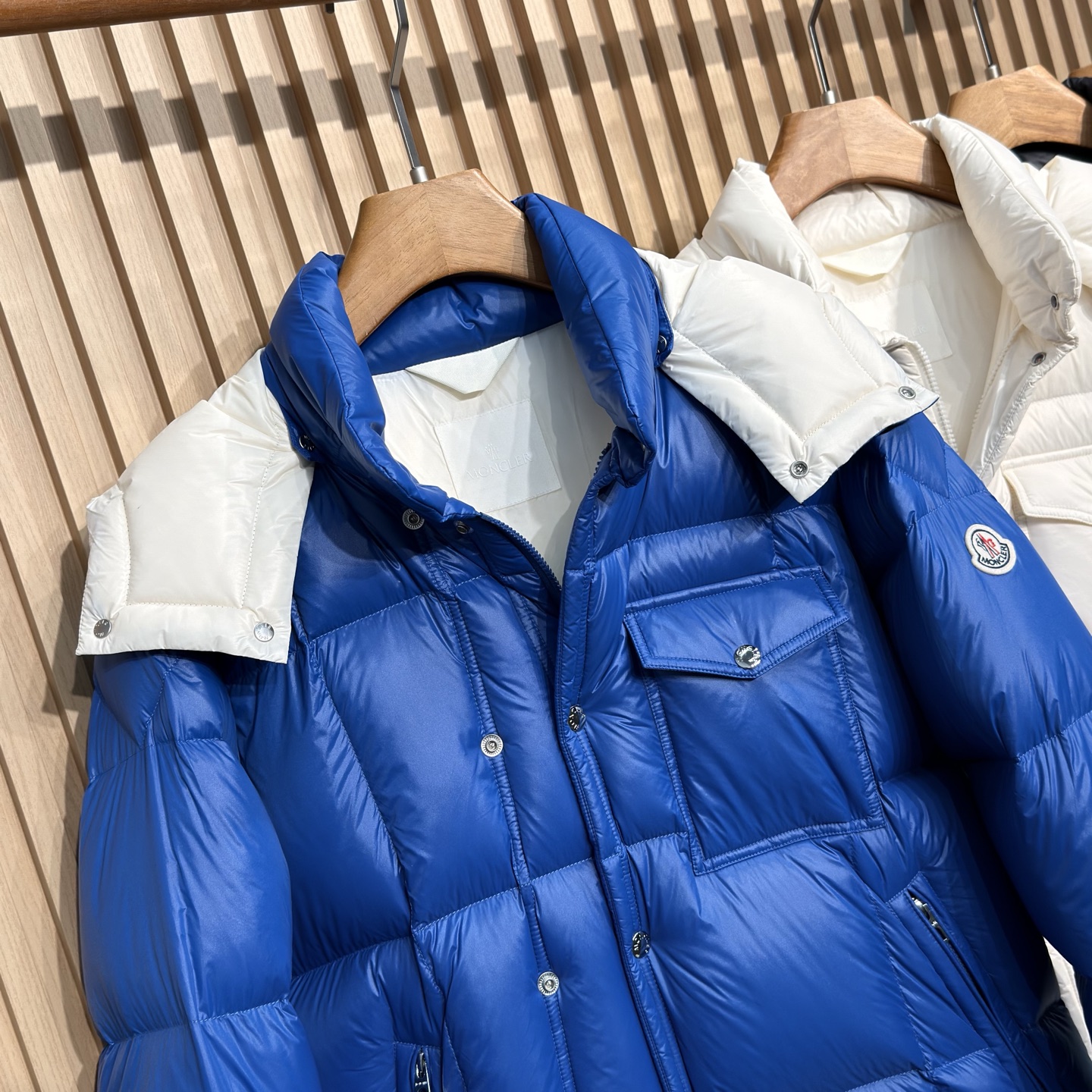 羽绒服 蒙家25秋冬男士时尚连帽羽绒服 轻奢时尚休闲风格，轻盈保暖柔软！低调系列时尚百搭，就是有型！香港