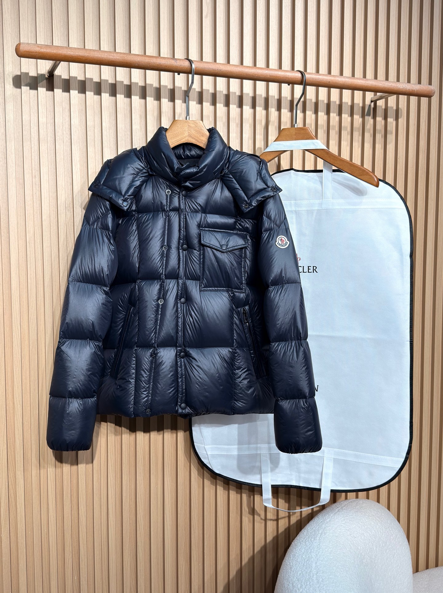 羽绒服 蒙家25秋冬男士时尚连帽羽绒服 轻奢时尚休闲风格，轻盈保暖柔软！低调系列时尚百搭，就是有型！香港