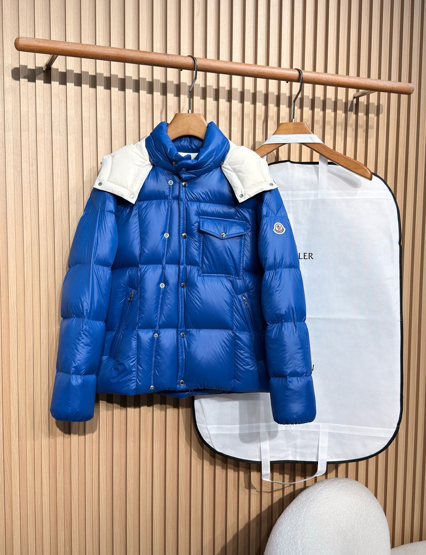 羽绒服 蒙家25秋冬男士时尚连帽羽绒服 轻奢时尚休闲风格，轻盈保暖柔软！低调系列时尚百搭，就是有型！香港