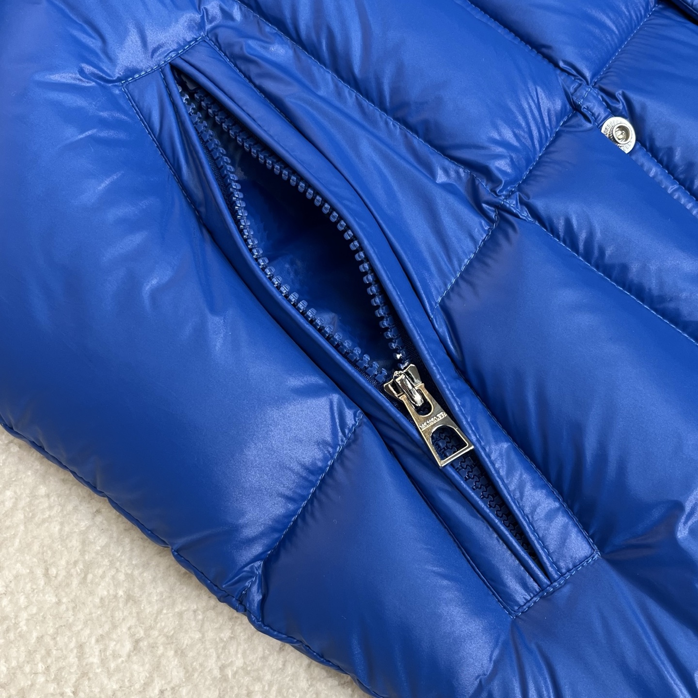 羽绒服 蓝色细节