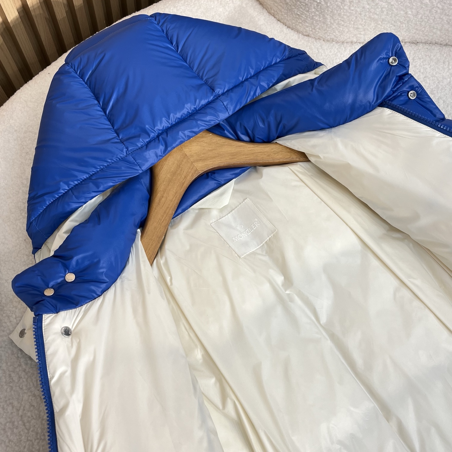 羽绒服 蓝色细节