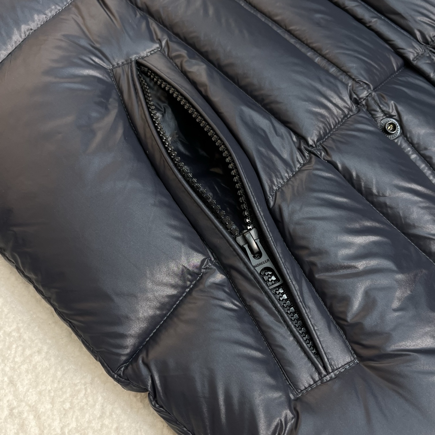 羽绒服 黑色细节