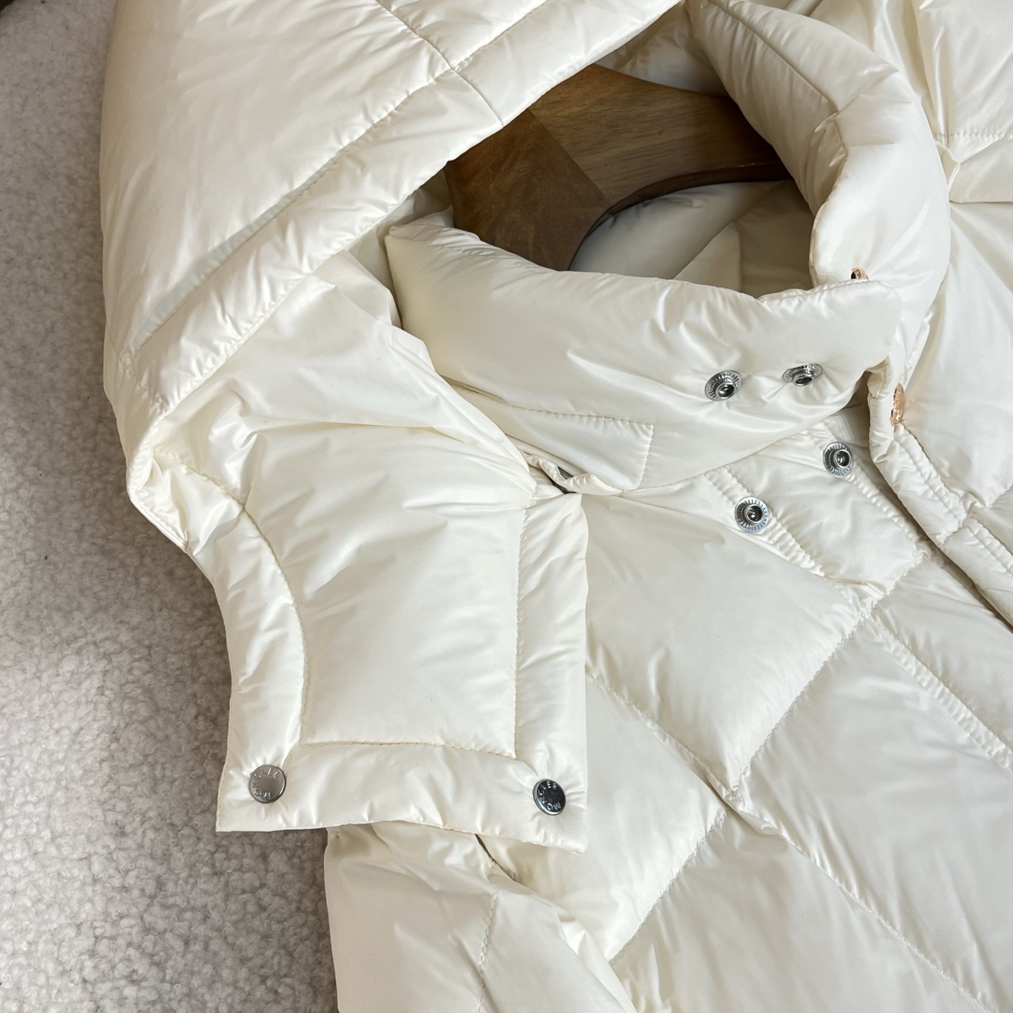 羽绒服 白色细节