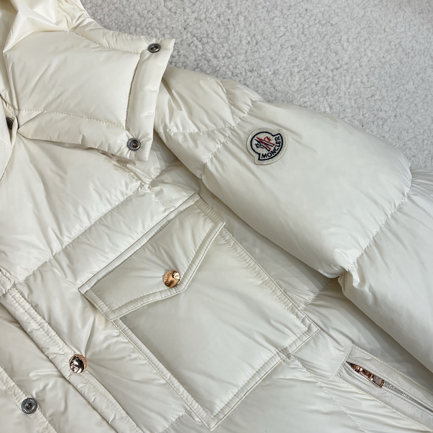 羽绒服 白色细节