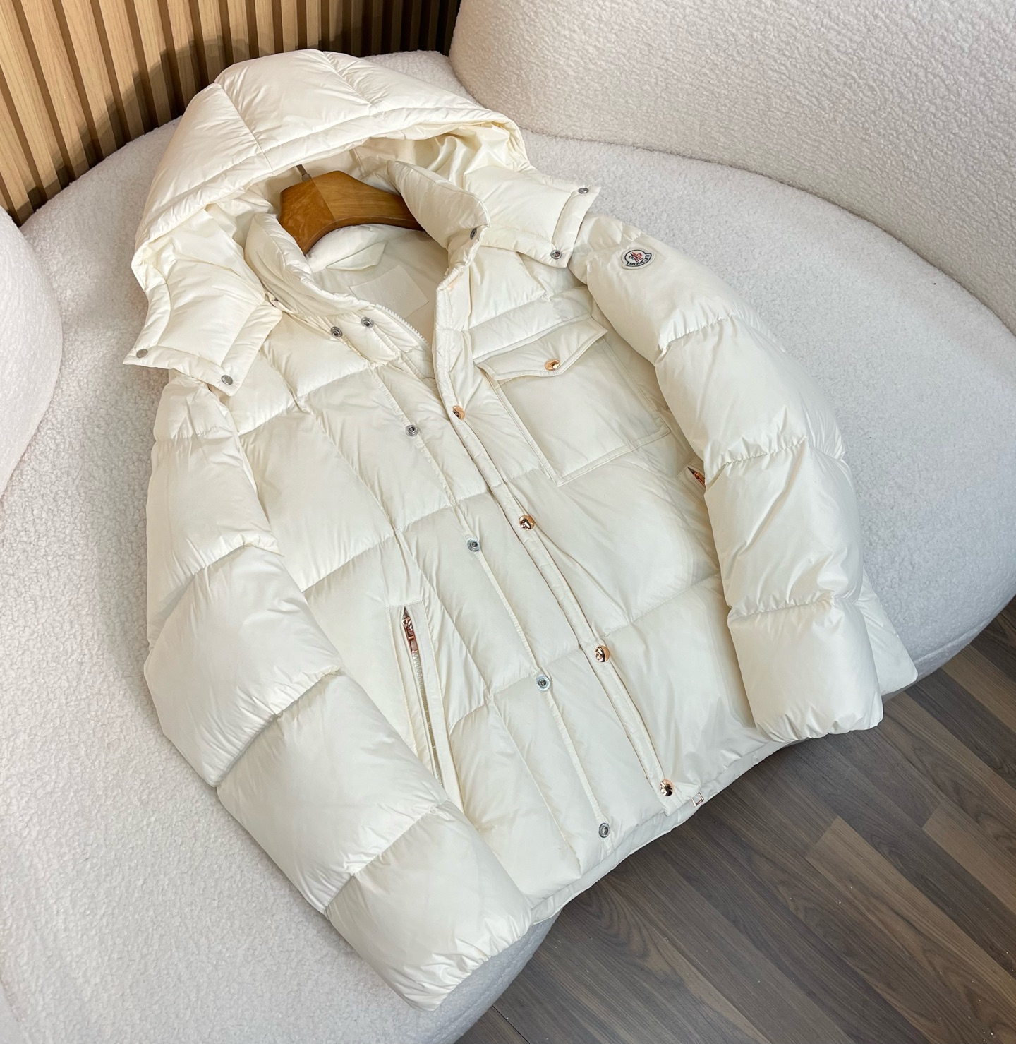 羽绒服 白色细节