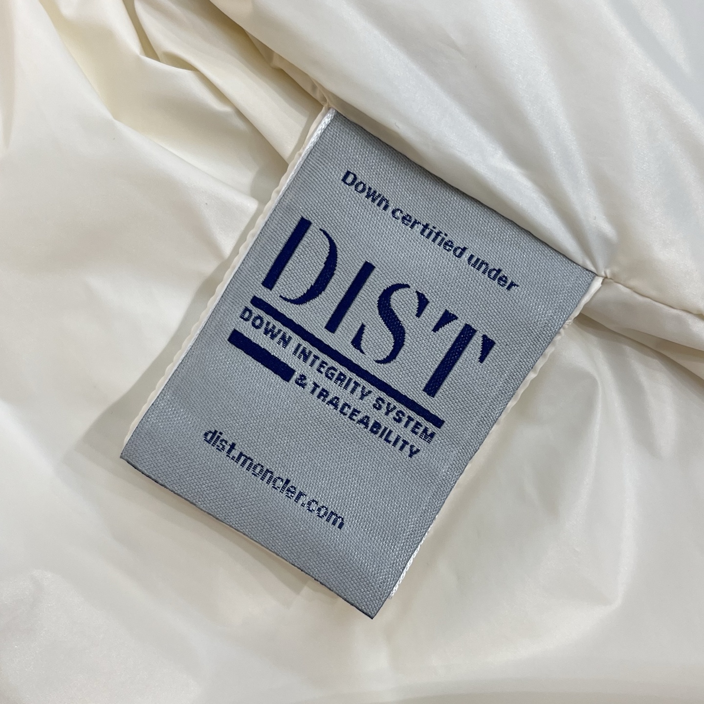 羽绒服 白色细节