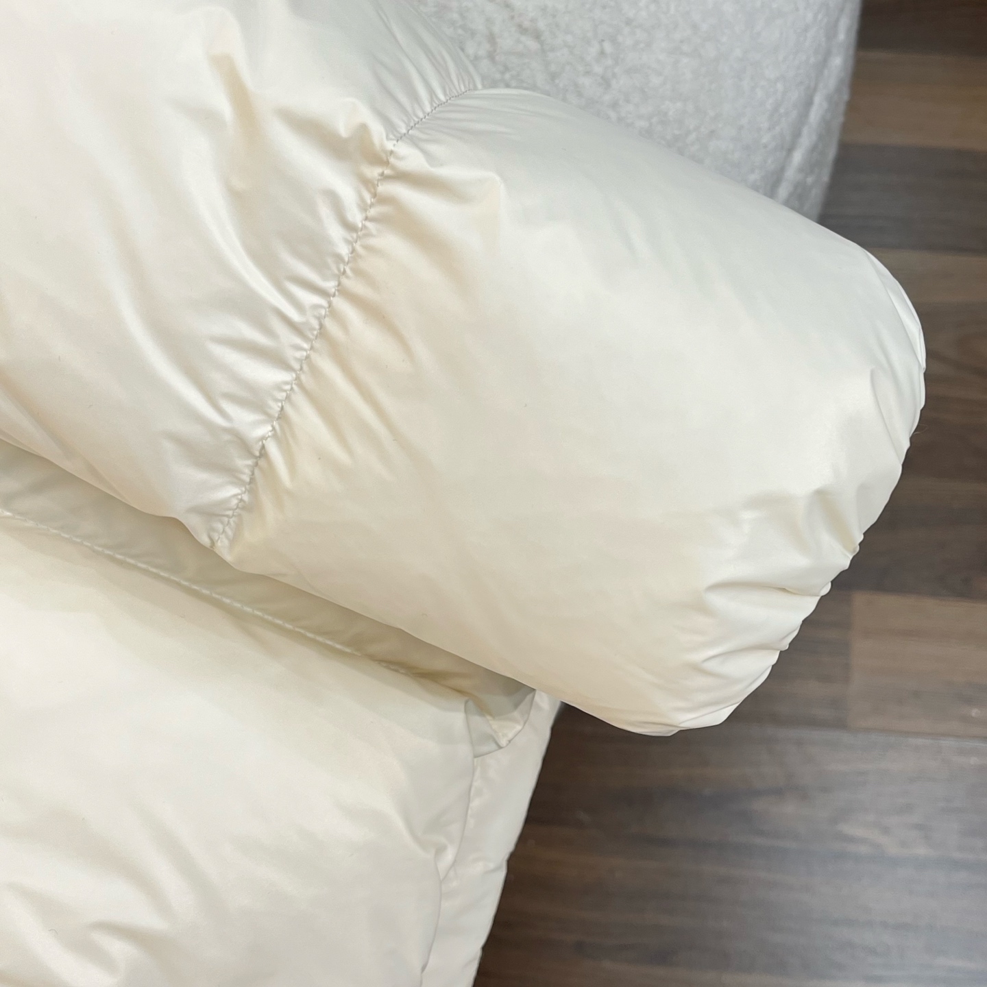 羽绒服 白色细节