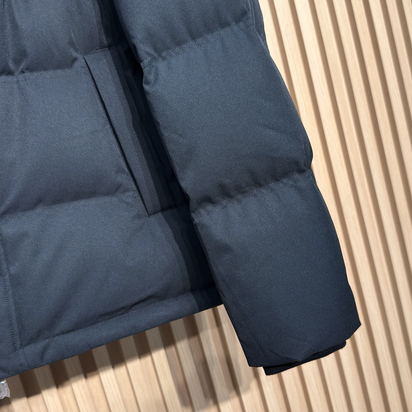 羽绒服 lP🆕 诺优家秋冬新款简约时尚百搭羽绒服这款羽绒服采用高品质面料加上90%鸭绒填充，保暖轻盈不压