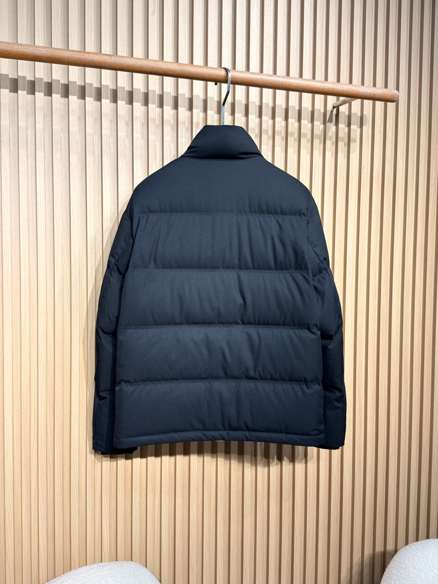 羽绒服 lP🆕 诺优家秋冬新款简约时尚百搭羽绒服这款羽绒服采用高品质面料加上90%鸭绒填充，保暖轻盈不压