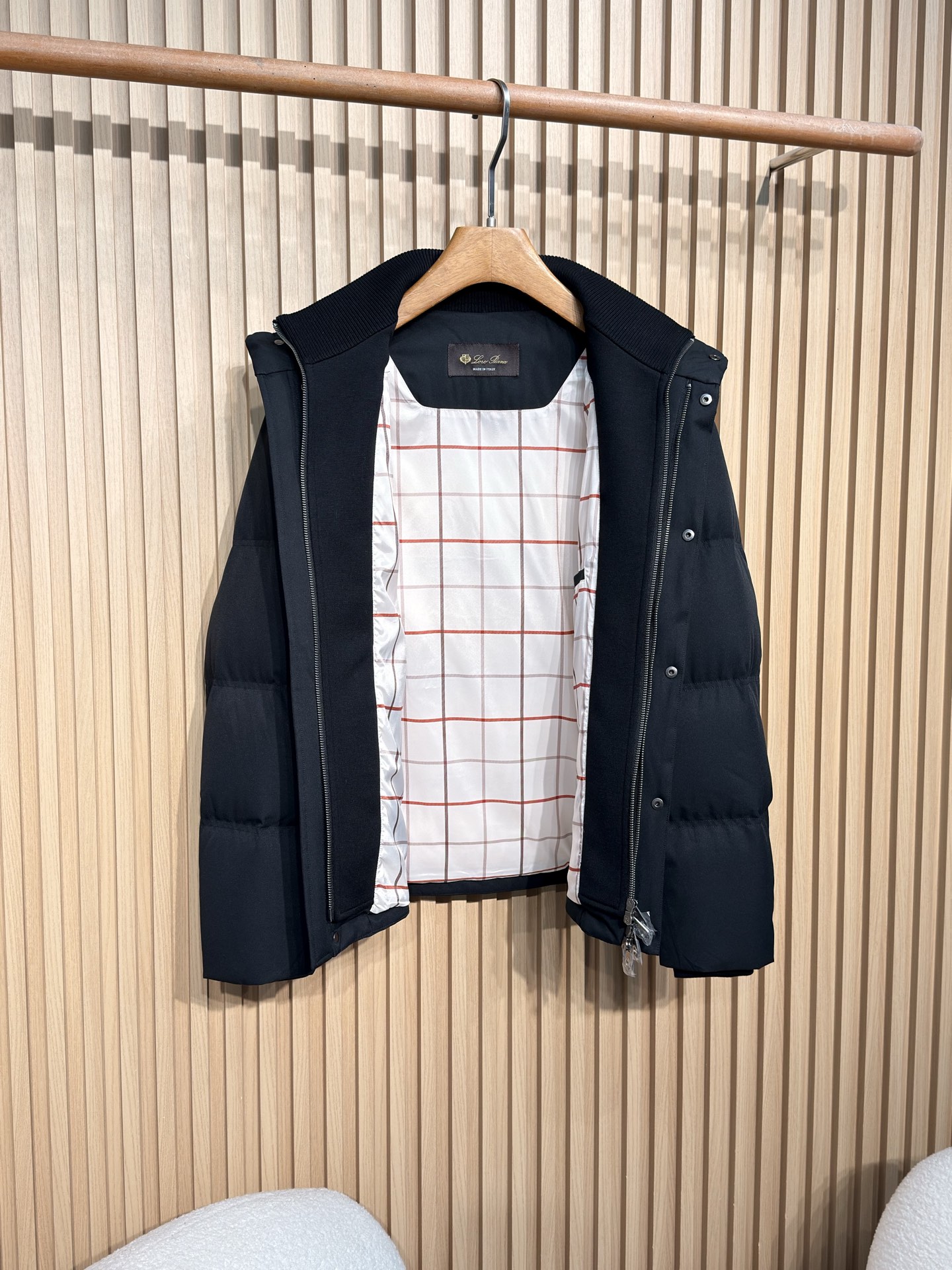 羽绒服 lP🆕 诺优家秋冬新款简约时尚百搭羽绒服这款羽绒服采用高品质面料加上90%鸭绒填充，保暖轻盈不压