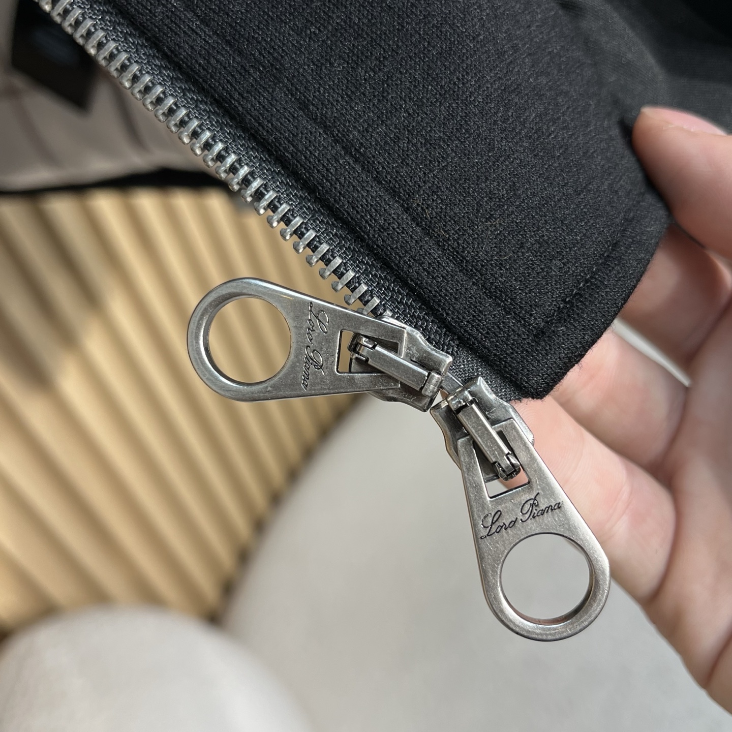 羽绒服 lP🆕 诺优家秋冬新款简约时尚百搭羽绒服这款羽绒服采用高品质面料加上90%鸭绒填充，保暖轻盈不压