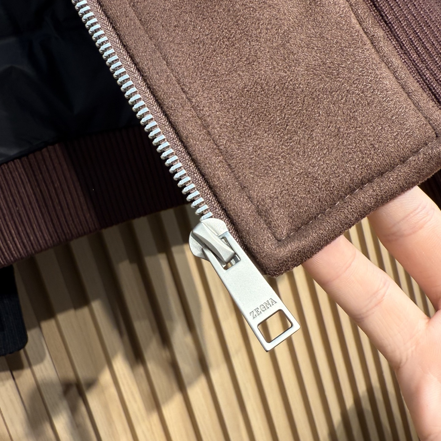 羽绒服 贸易公司洋行货，高级心水之物，ZEGN*麂皮针织拼接系列羽绒服，正面大身采用优质麂皮混纺面料，手