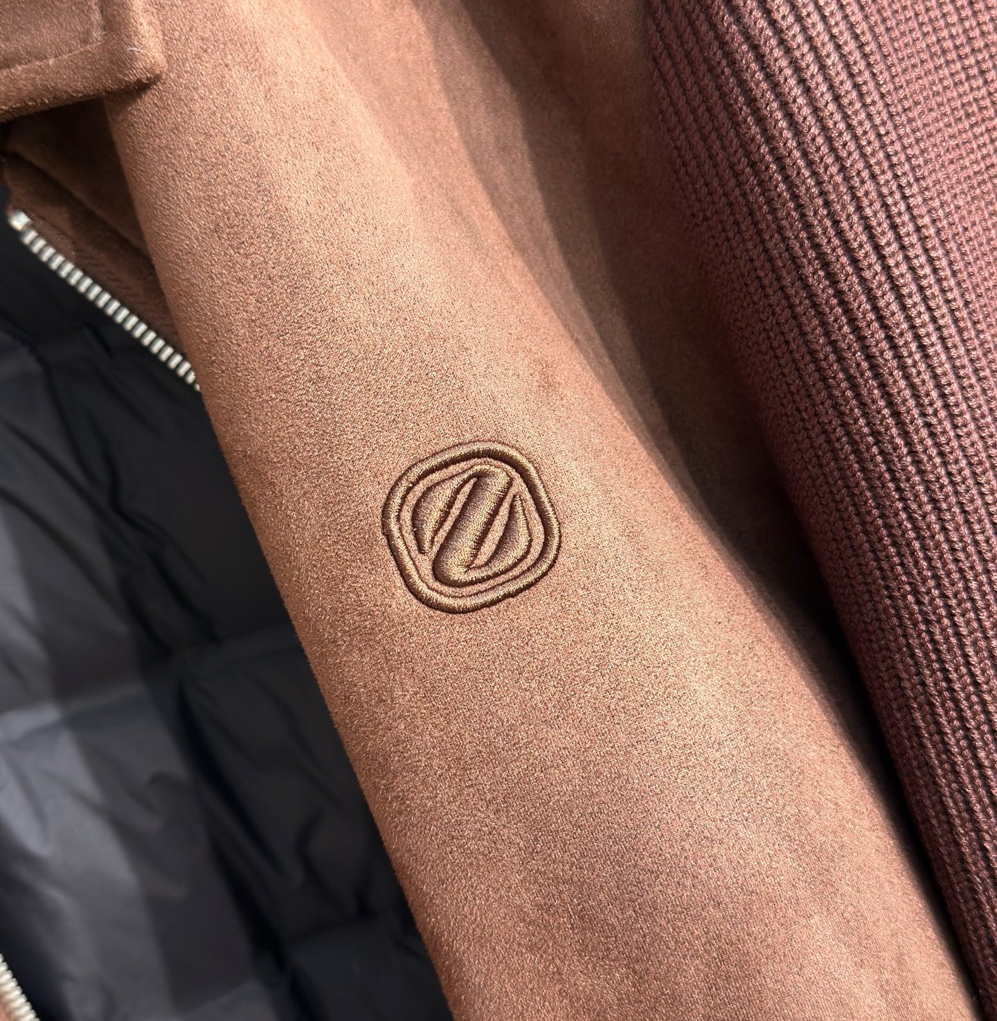 羽绒服 贸易公司洋行货，高级心水之物，ZEGN*麂皮针织拼接系列羽绒服，正面大身采用优质麂皮混纺面料，手