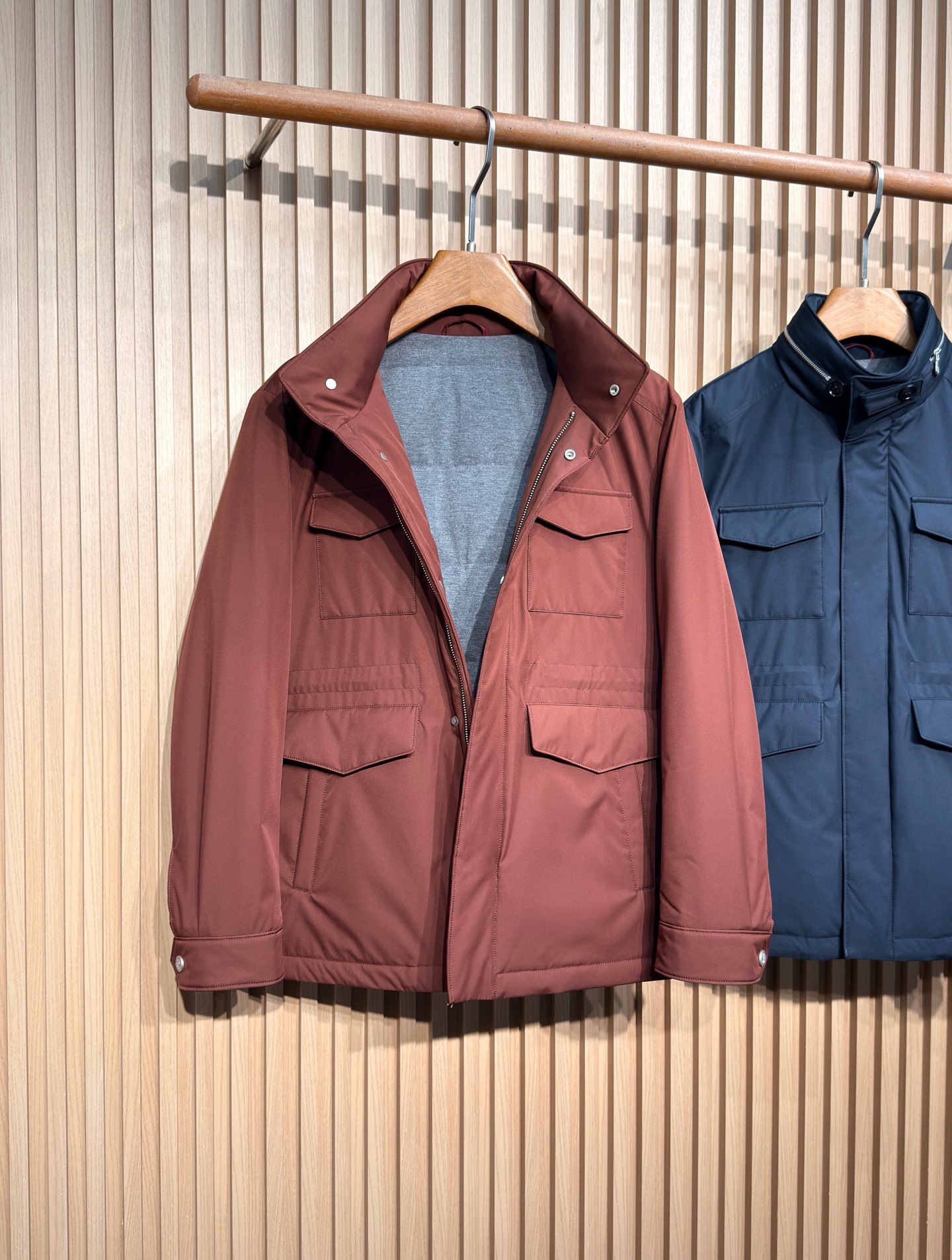 羽绒服 BC25秋冬新款设计薄款狩猎羽绒外套，这款精心甄选高品质面料，赋予这款无衬里猎装羊绒夹克出色的功