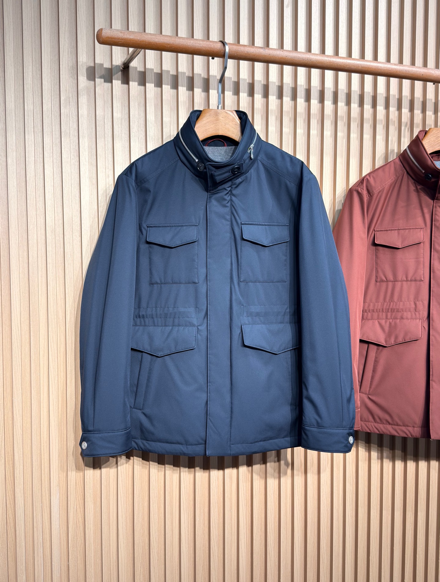 羽绒服 BC25秋冬新款设计薄款狩猎羽绒外套，这款精心甄选高品质面料，赋予这款无衬里猎装羊绒夹克出色的功