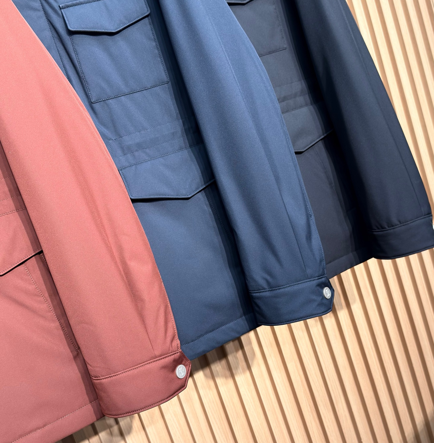 羽绒服 BC25秋冬新款设计薄款狩猎羽绒外套，这款精心甄选高品质面料，赋予这款无衬里猎装羊绒夹克出色的功