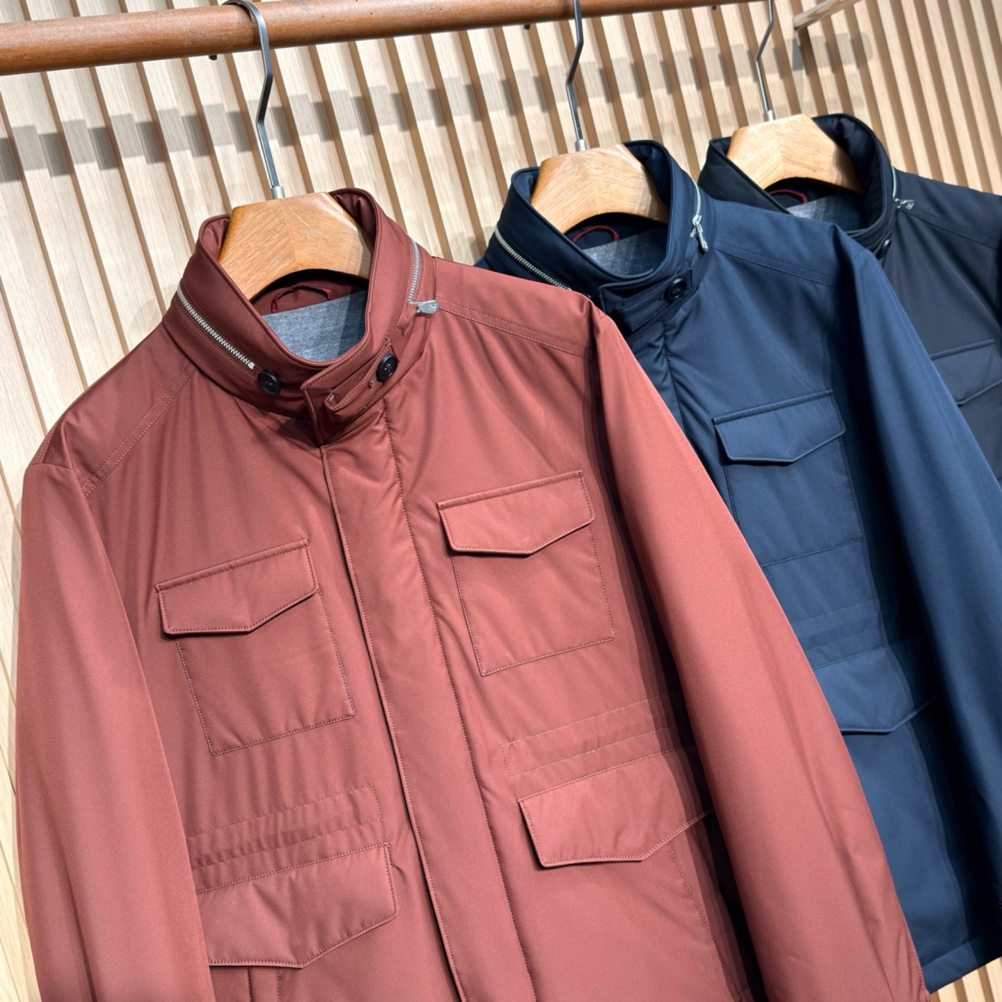 羽绒服 BC25秋冬新款设计薄款狩猎羽绒外套，这款精心甄选高品质面料，赋予这款无衬里猎装羊绒夹克出色的功