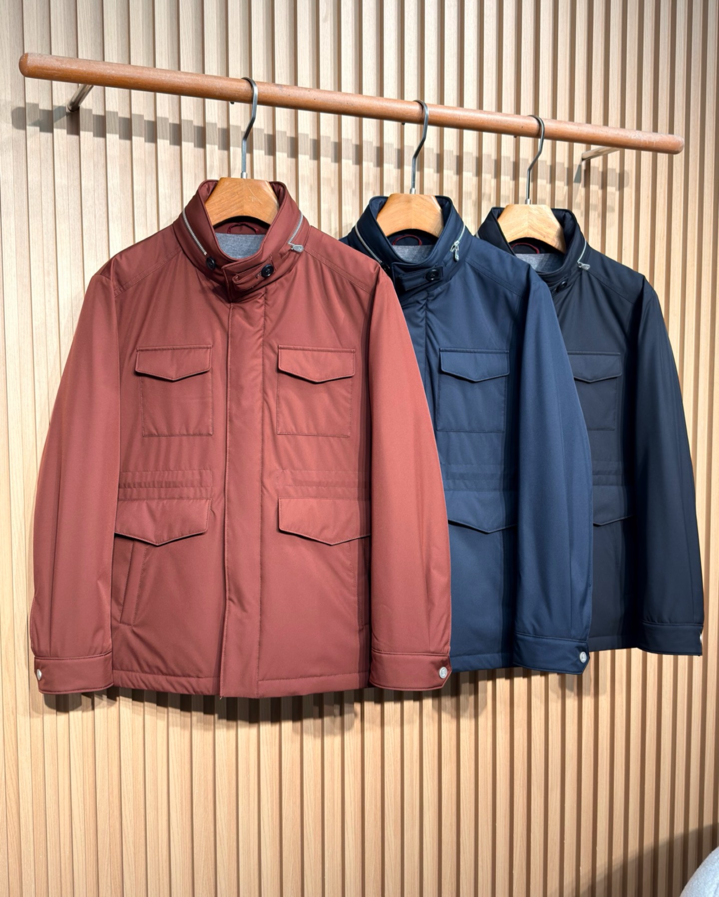 羽绒服 BC25秋冬新款设计薄款狩猎羽绒外套，这款精心甄选高品质面料，赋予这款无衬里猎装羊绒夹克出色的功