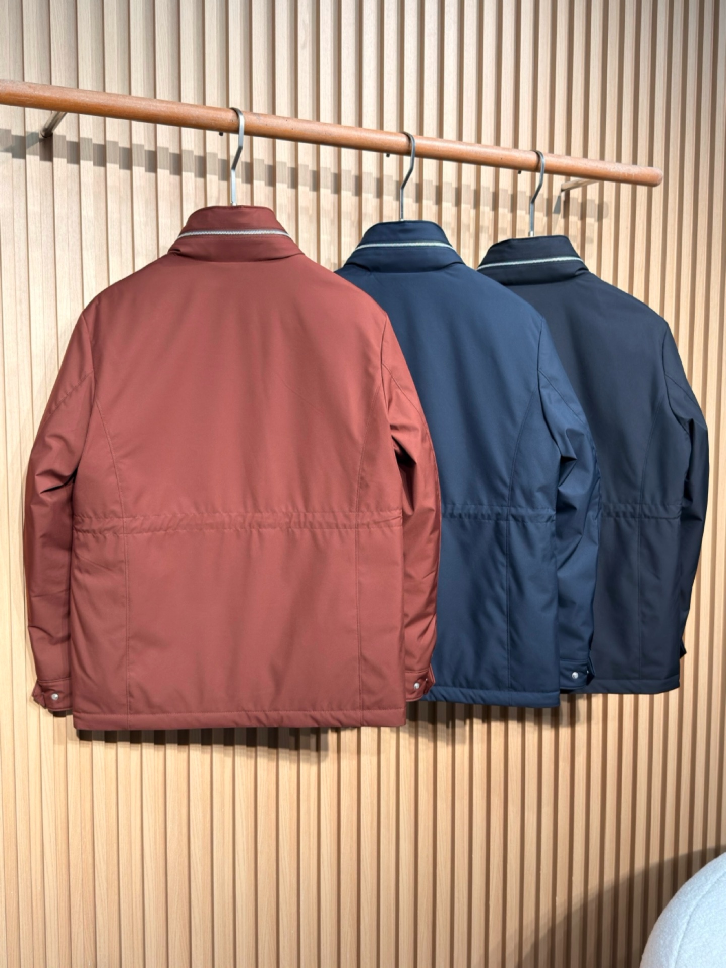 羽绒服 BC25秋冬新款设计薄款狩猎羽绒外套，这款精心甄选高品质面料，赋予这款无衬里猎装羊绒夹克出色的功