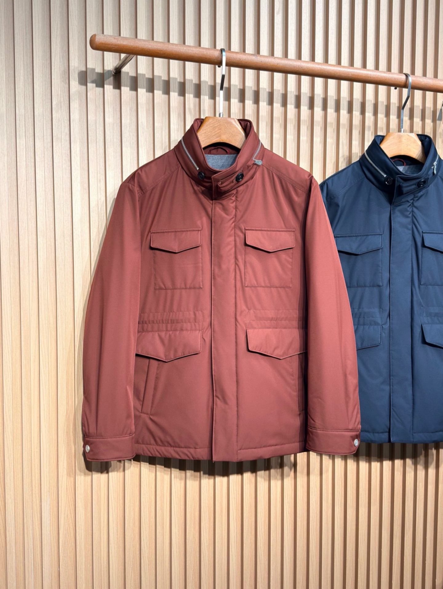 羽绒服 BC25秋冬新款设计薄款狩猎羽绒外套，这款精心甄选高品质面料，赋予这款无衬里猎装羊绒夹克出色的功