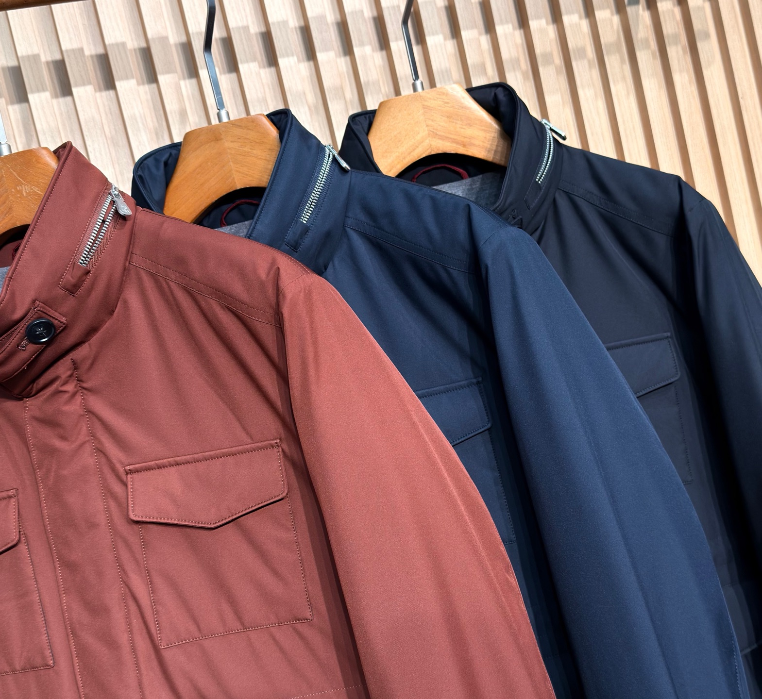 羽绒服 BC25秋冬新款设计薄款狩猎羽绒外套，这款精心甄选高品质面料，赋予这款无衬里猎装羊绒夹克出色的功