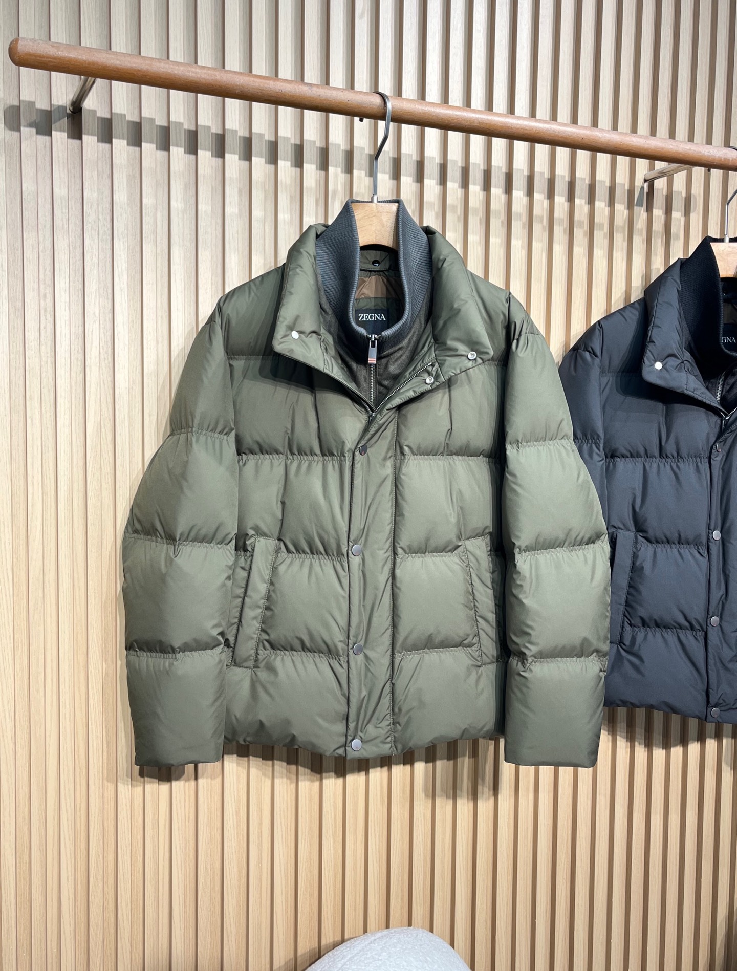 羽绒服 Ez25FW秋冬新款密织尼龙防水拉链羽绒夹克,男士双层领双门襟设计时尚假两件羽绒服外套!贸易公司渠道稀出,同步 羽绒服 Ez25FW秋冬新款密织尼龙防水拉链羽绒夹克,男士双层领双门襟设计时尚假两件羽绒服外套!贸易公司渠道稀出,同步