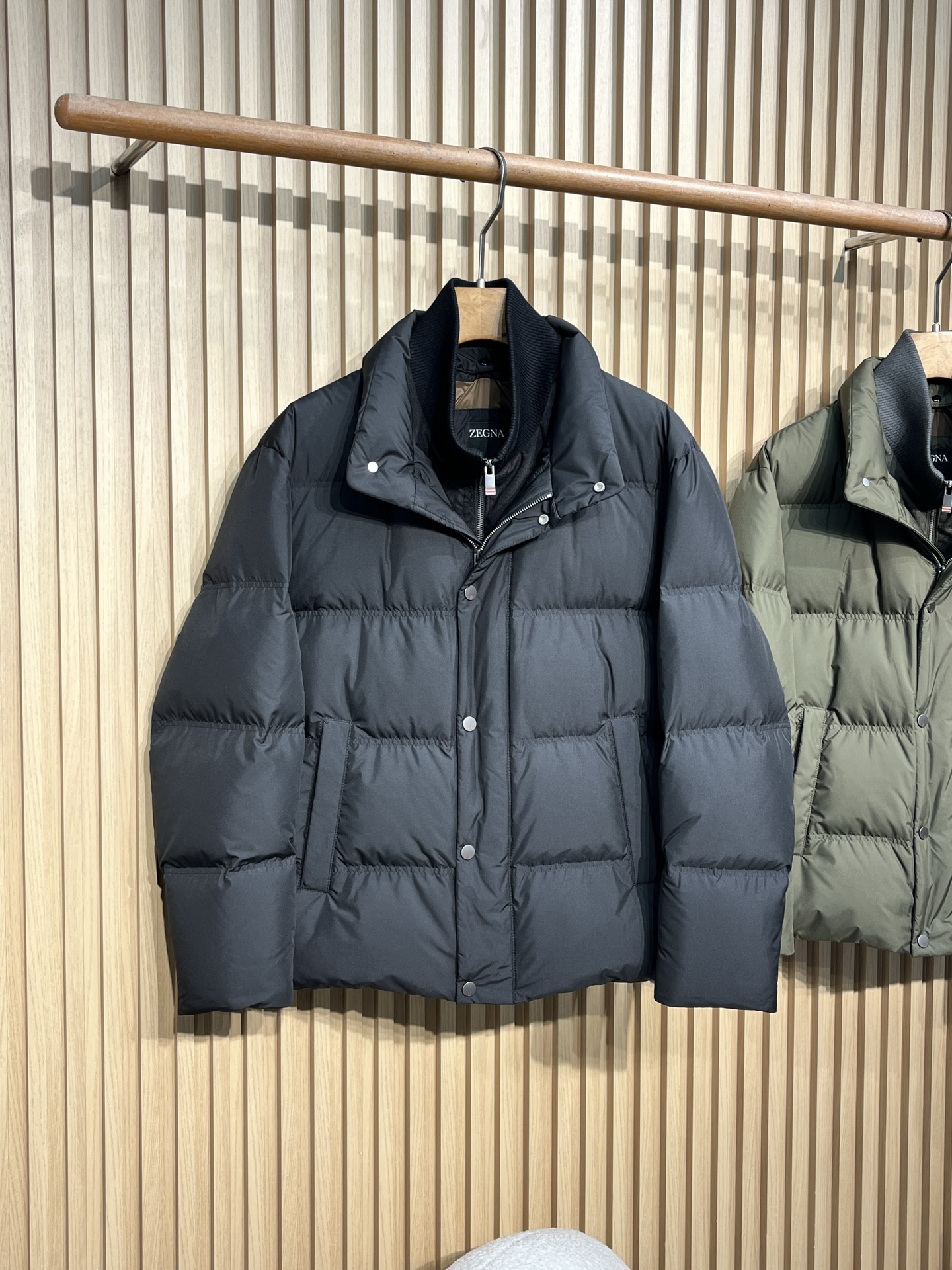 羽绒服 Ez25FW秋冬新款密织尼龙防水拉链羽绒夹克,男士双层领双门襟设计时尚假两件羽绒服外套!贸易公司渠道稀出,同步 羽绒服 Ez25FW秋冬新款密织尼龙防水拉链羽绒夹克,男士双层领双门襟设计时尚假两件羽绒服外套!贸易公司渠道稀出,同步